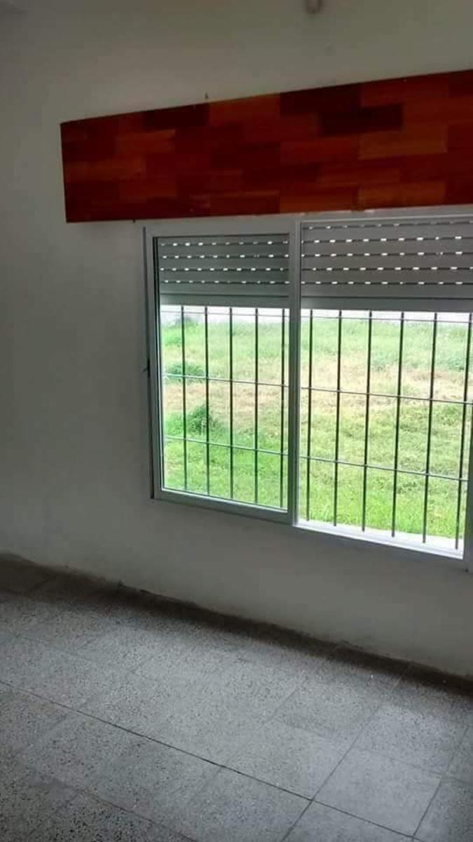 Excelente propiedad en Gualeguaychú , casa de 2 dormitorios con gran terreno — foto 5