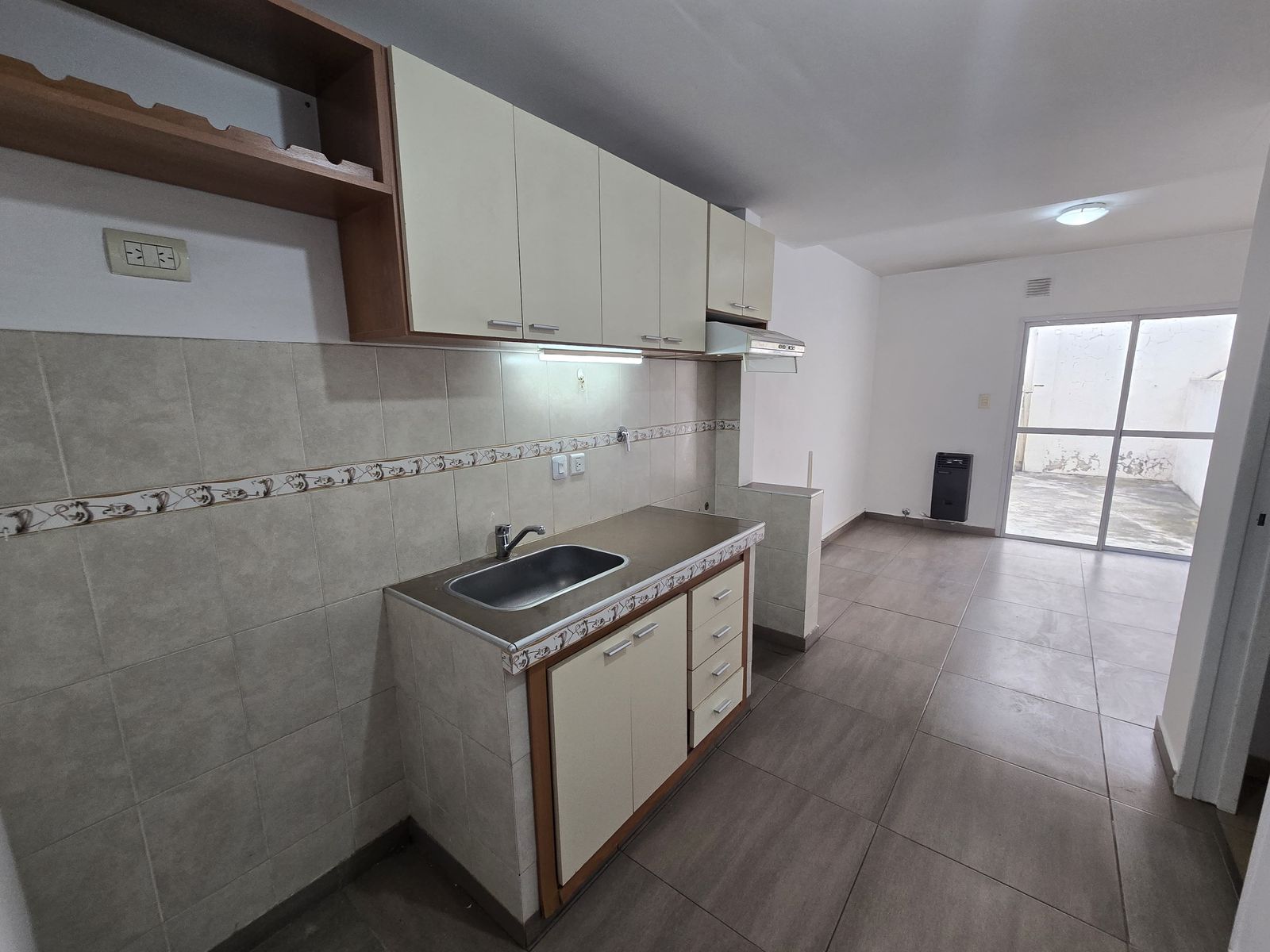 VENTA DE DUPLEX 3 AMBIENTES A LA CALLE CON COCHERA - TOTALMENTEINDEPENDIENTE - SIN EXPENSAS - LUIS GUILLÓN — foto 5
