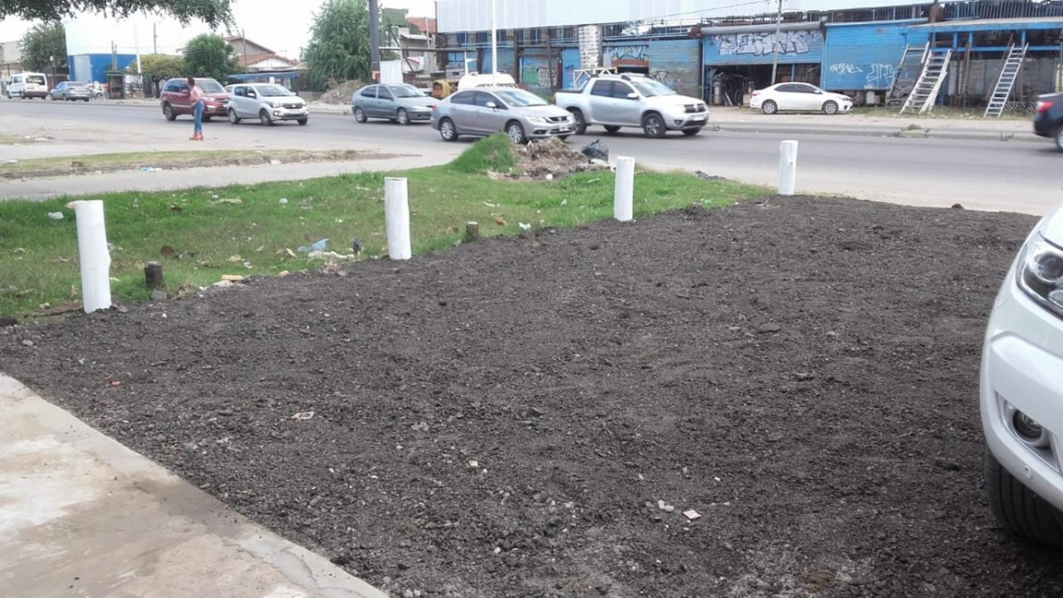 VENTA DE EXCELENTE GALPON DE 200 M² SOBRE LOTE DE 460 M² - SOBRE RUTA 4 EX CAMINO DE CINTURA - 4