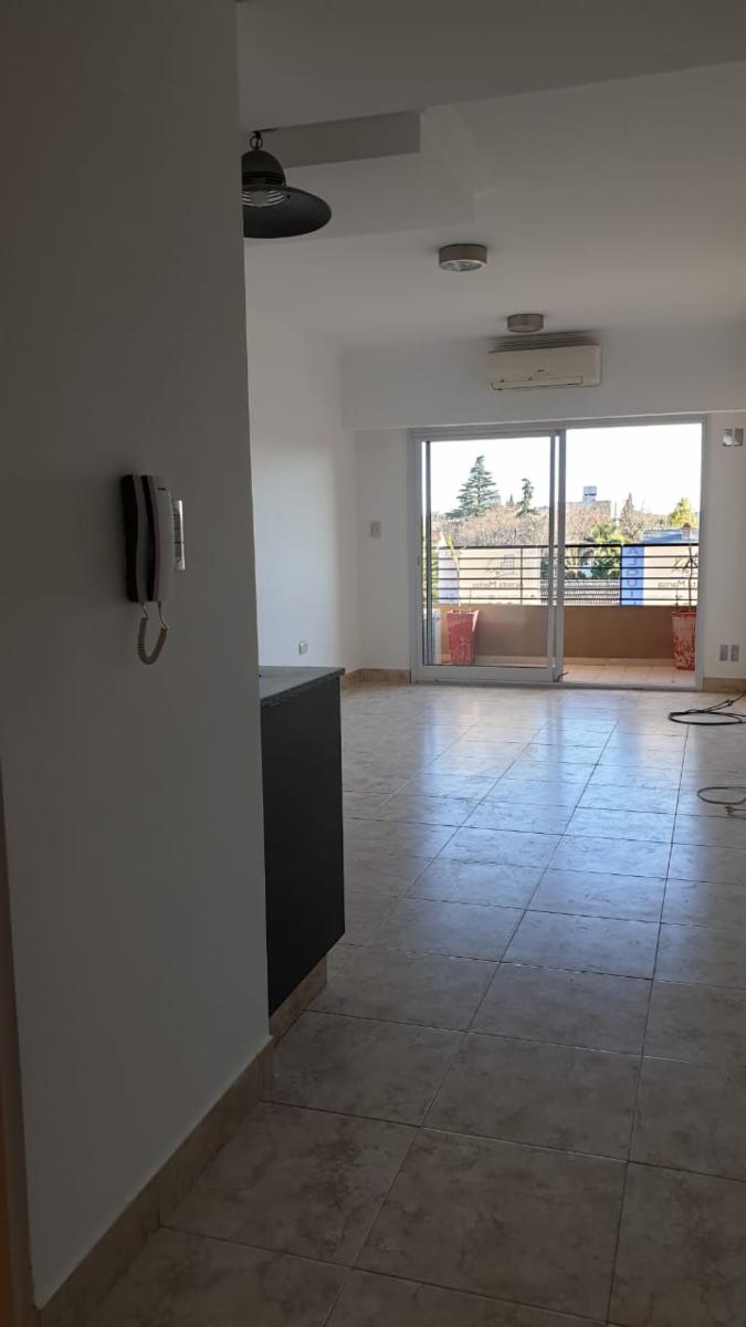 VENTA DE DEPARTAMENTO MONOAMBIENTE CON COCHERA - MONTE GRANDE CENTRO — foto 2