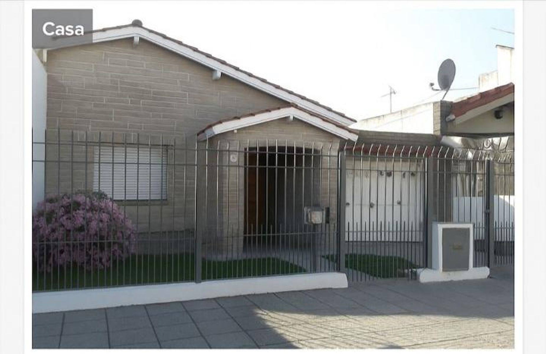 VENTA DE EXCELENTE CHALET 3 AMBIENTES CON COCHERA - LLAVALLOL