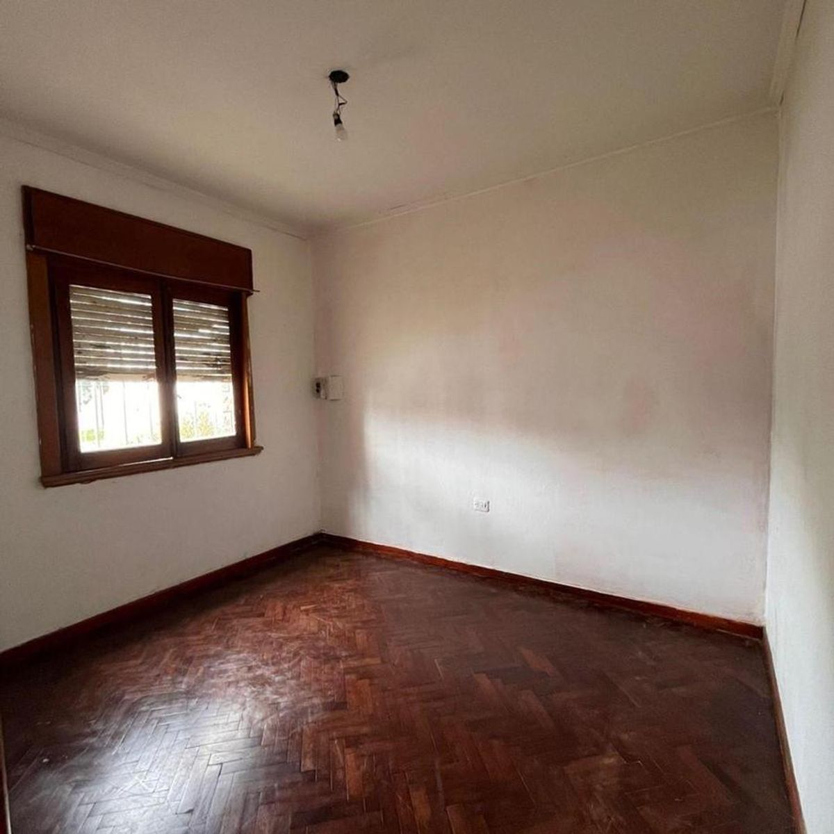 VENTA DE EXCELENTE CHALET 3 AMBIENTES CON COCHERA - LLAVALLOL — foto 4