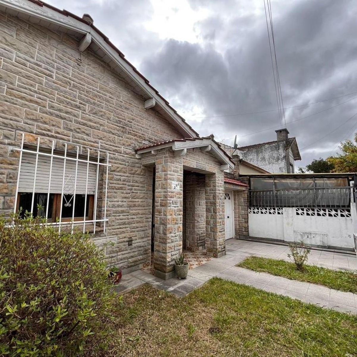 VENTA DE EXCELENTE CHALET 3 AMBIENTES CON COCHERA - LLAVALLOL — foto 5