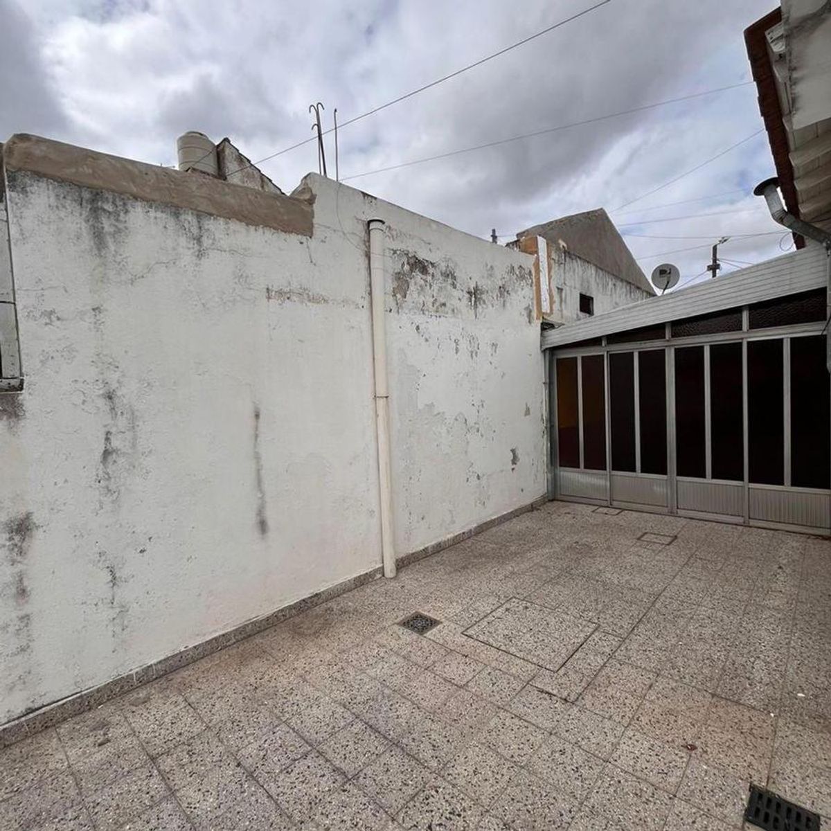 VENTA DE EXCELENTE CHALET 3 AMBIENTES CON COCHERA - LLAVALLOL — foto 6