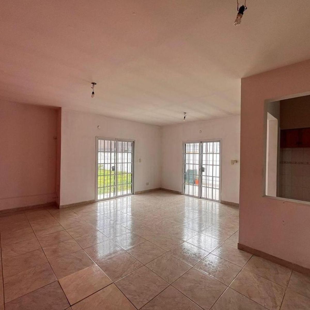 VENTA DE EXCELENTE CHALET 3 AMBIENTES CON COCHERA - LLAVALLOL — foto 11