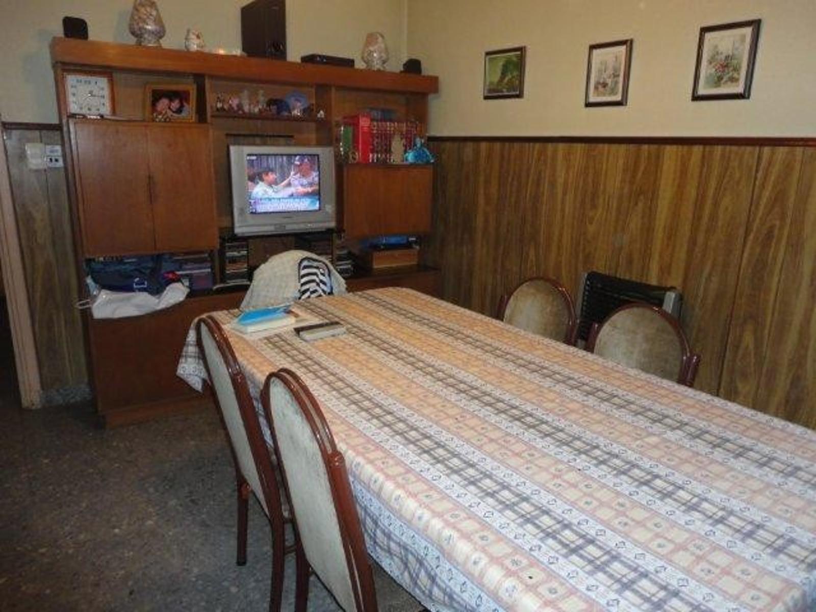VENTA Y ALQUILER DE CHALET 5 AMBIENTES - AMPLIO LOTE - QUINCHO Y PILETA RIÑÓN - COCHERA PASANTE — foto 5