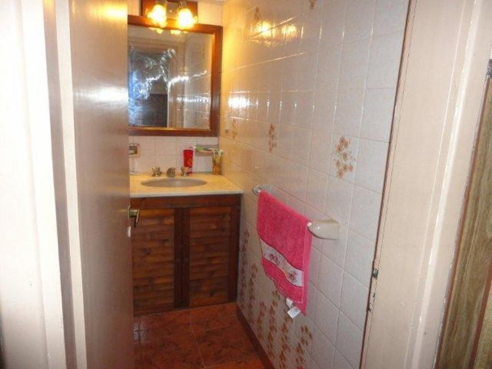 VENTA Y ALQUILER DE CHALET 5 AMBIENTES - AMPLIO LOTE - QUINCHO Y PILETA RIÑÓN - COCHERA PASANTE — foto 11