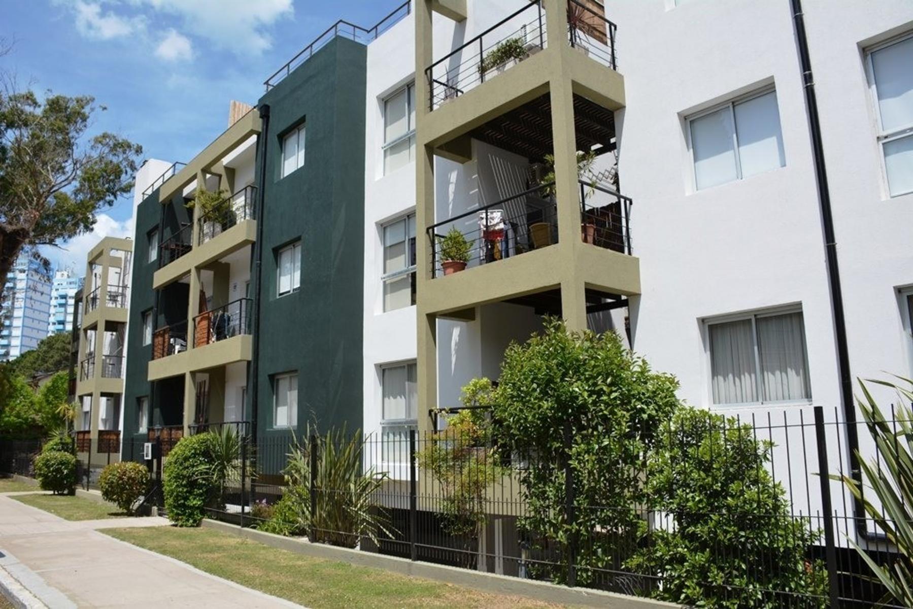 VENTA DE EXCELENTE DEPARTAMENTO 2 AMBIENTES EN PINAMAR CENTRO. UBICADO A 2 CUADRAS DE BUNGE (AVENIDA PRINCIPAL DEL CENTRO DE PINAMAR)