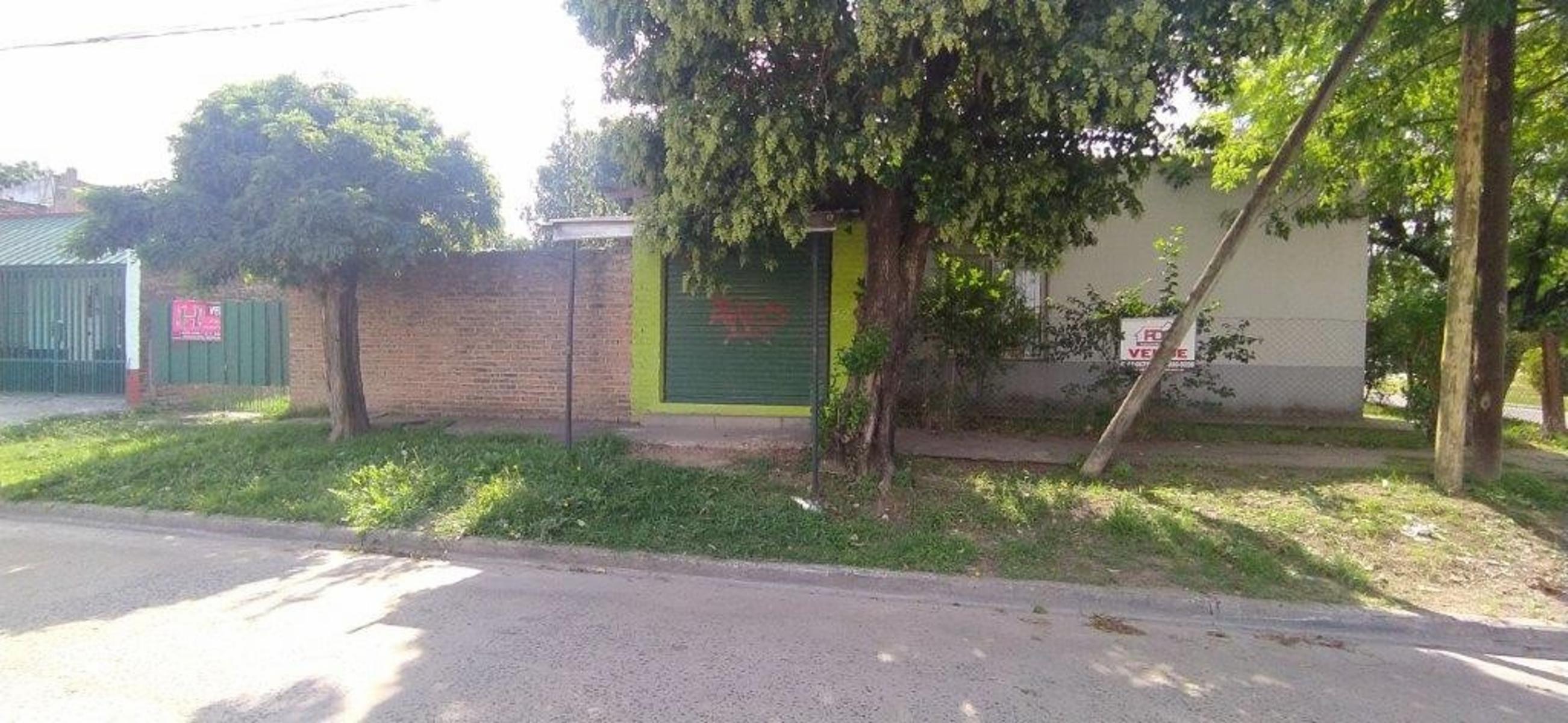 VENTA DE CASA 3 AMBIENTES MÁS LOCAL Y LAVADERO - EN ESQUINA - COCHERA - OPORTUNIDAD — foto 2