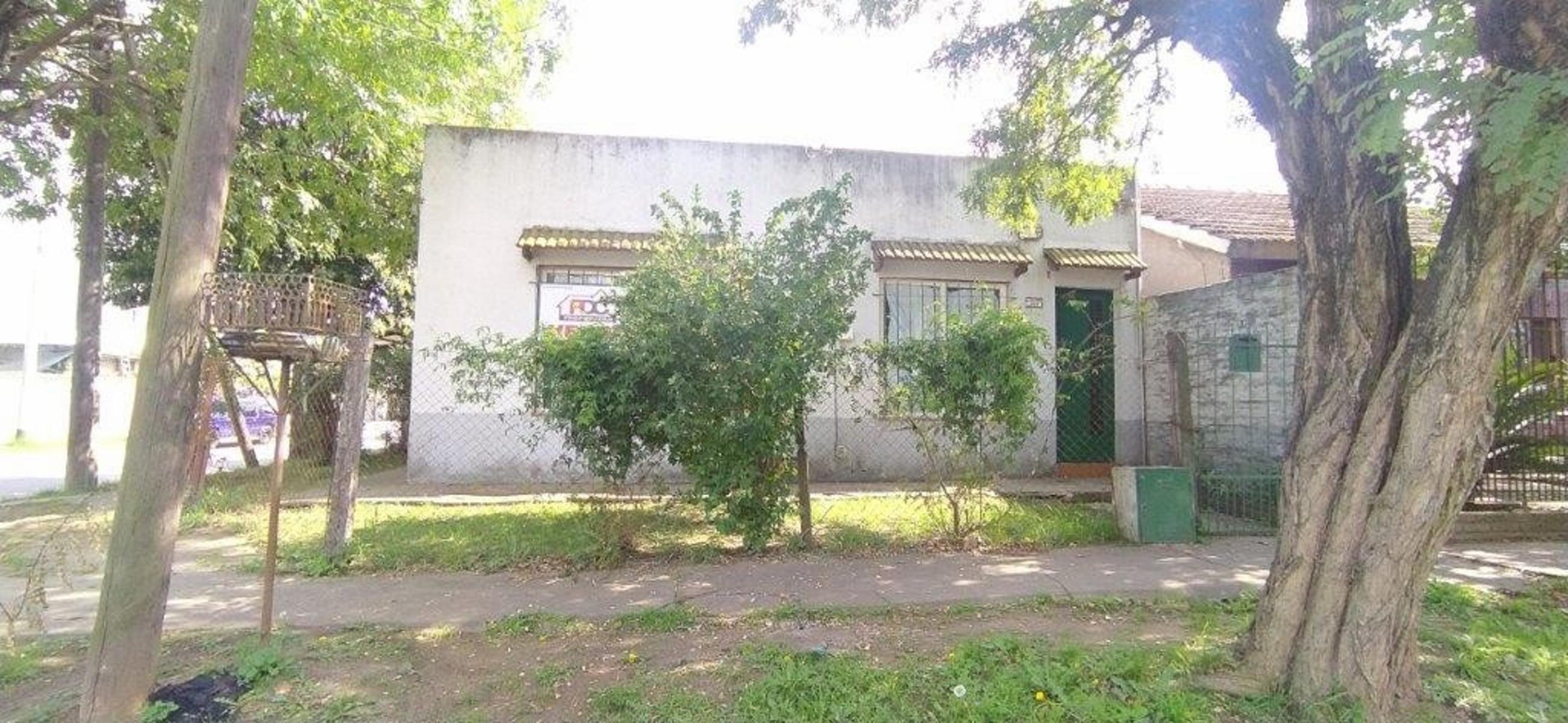 VENTA DE CASA 3 AMBIENTES MÁS LOCAL Y LAVADERO - EN ESQUINA - COCHERA - OPORTUNIDAD — foto 3