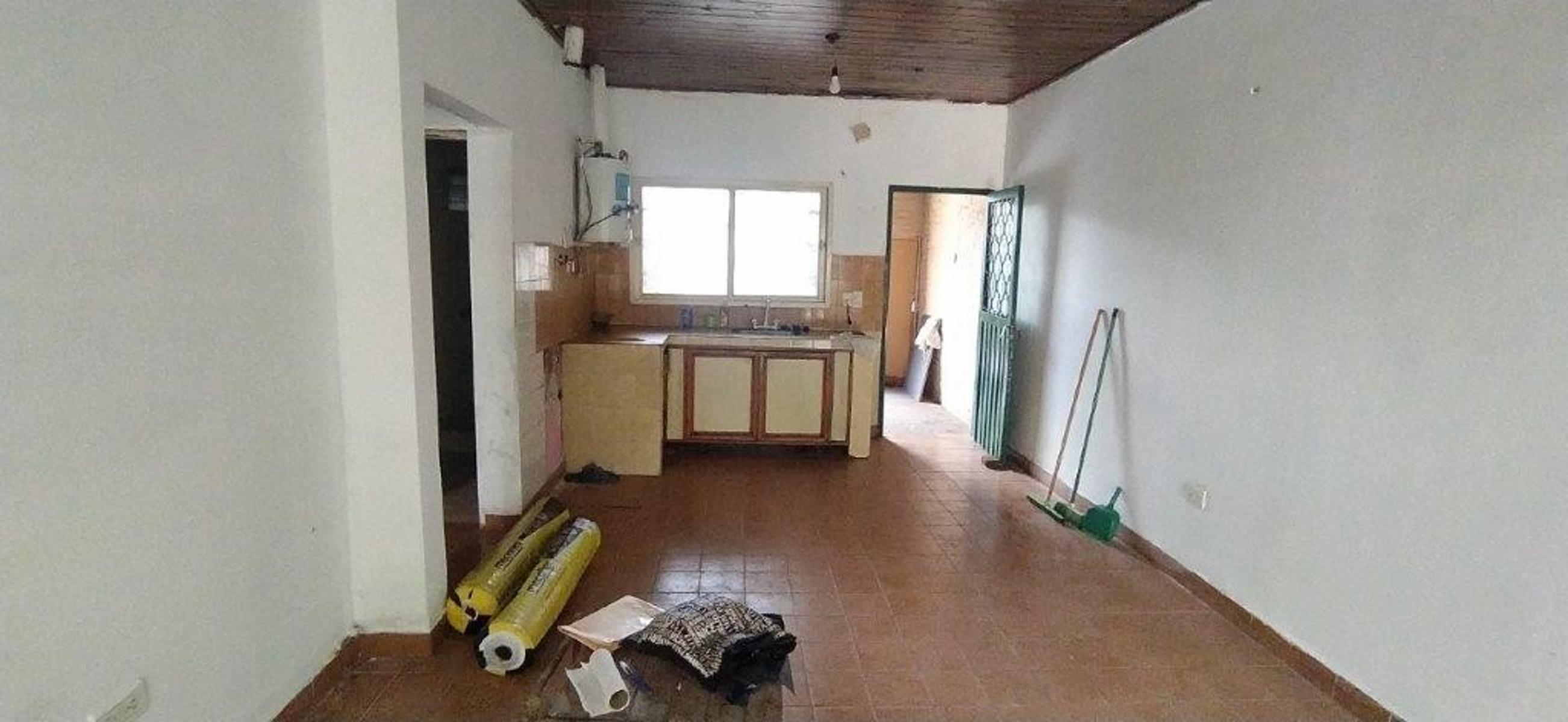 VENTA DE CASA 3 AMBIENTES MÁS LOCAL Y LAVADERO - EN ESQUINA - COCHERA - OPORTUNIDAD — foto 5