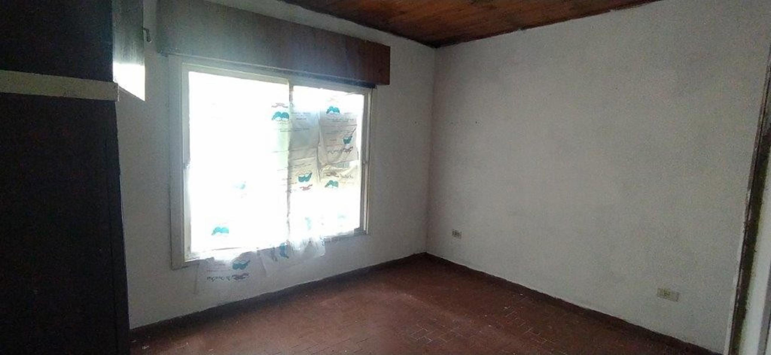 VENTA DE CASA 3 AMBIENTES MÁS LOCAL Y LAVADERO - EN ESQUINA - COCHERA - OPORTUNIDAD — foto 6