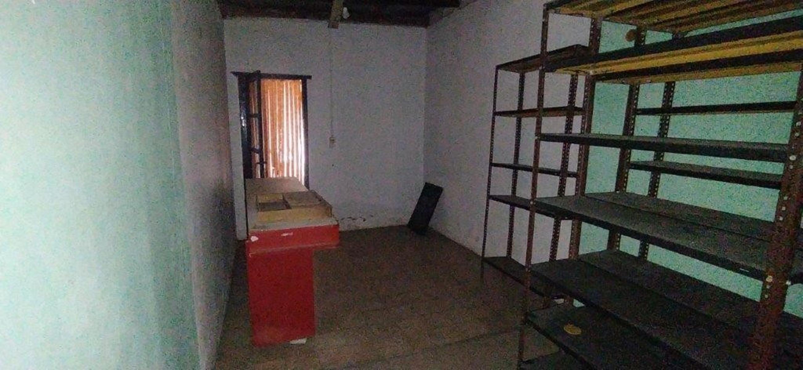 VENTA DE CASA 3 AMBIENTES MÁS LOCAL Y LAVADERO - EN ESQUINA - COCHERA - OPORTUNIDAD — foto 12