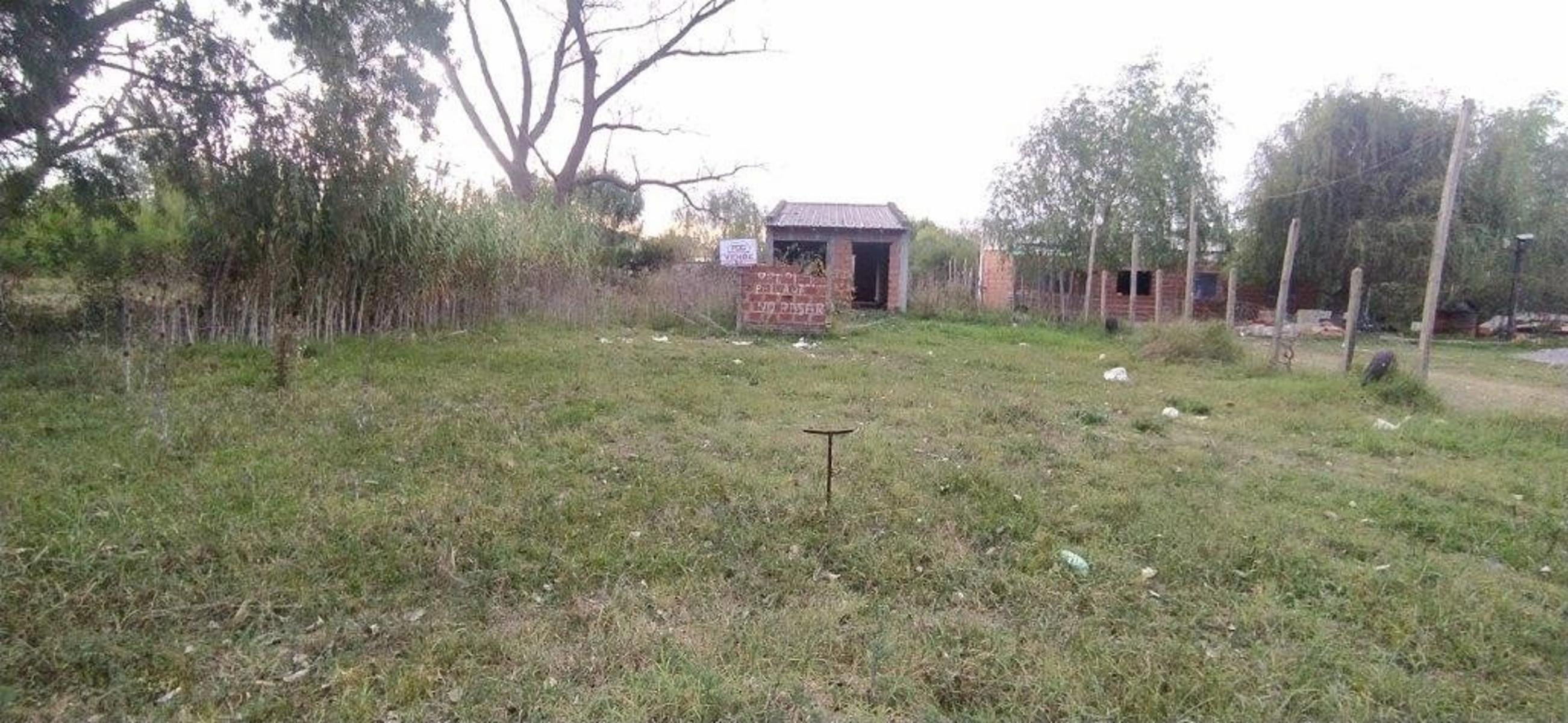 VENTA DE LOTE DE 765 M² (17 X 43) CON MEJORAS (CONSTRUCCIÓN DE 5 MTS X 12 MTS APROX) - CON ESCRITURA