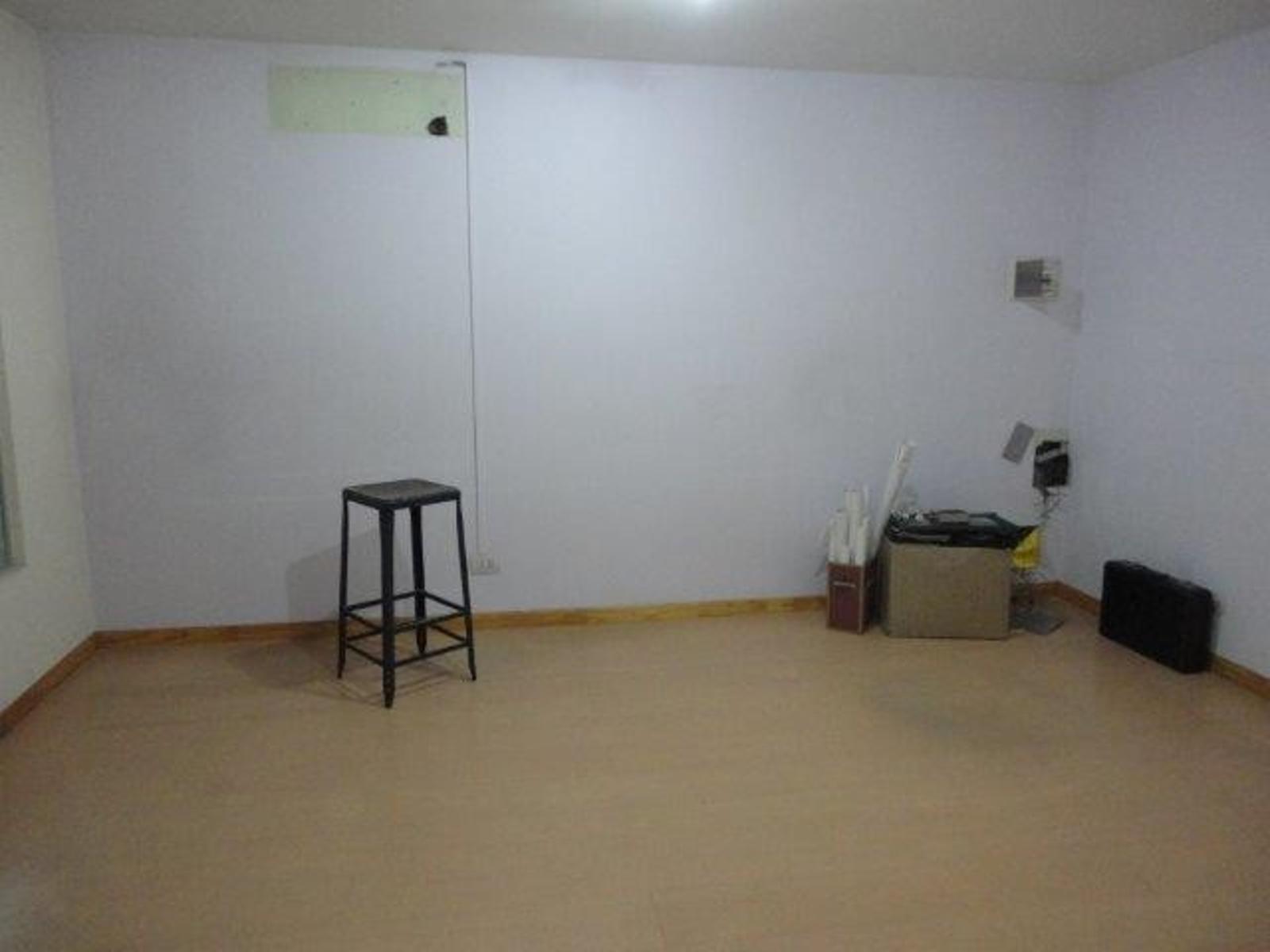 VENTA DE EXCELENTE GALPON INDUSTRIAL Y/O COMERCIAL - A METROS DE GARIBALDI - LOMAS DE ZAMORA - 300 M² CUBIERTOS - 5