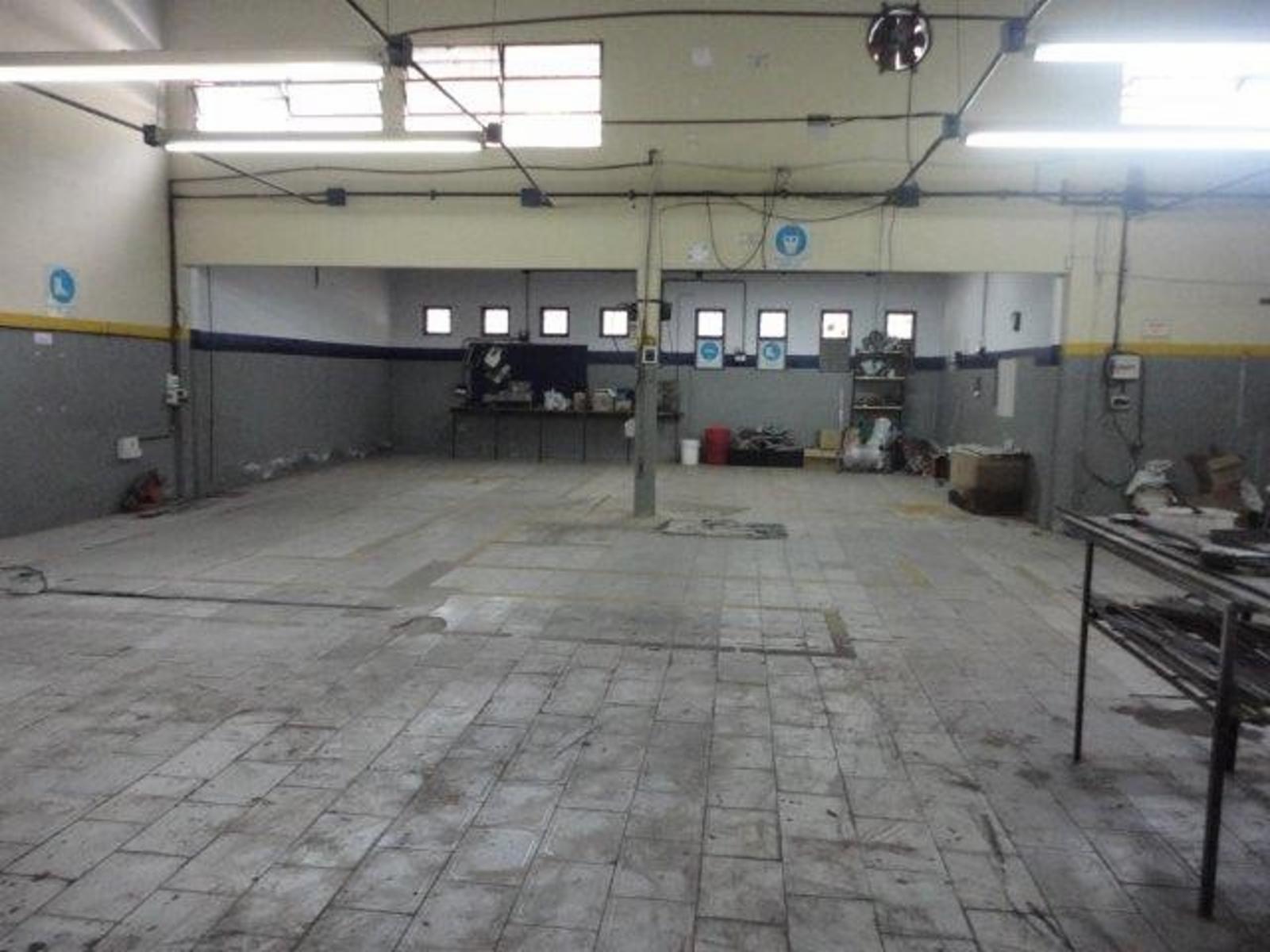 VENTA DE EXCELENTE GALPON INDUSTRIAL Y/O COMERCIAL - A METROS DE GARIBALDI - LOMAS DE ZAMORA - 300 M² CUBIERTOS - 8