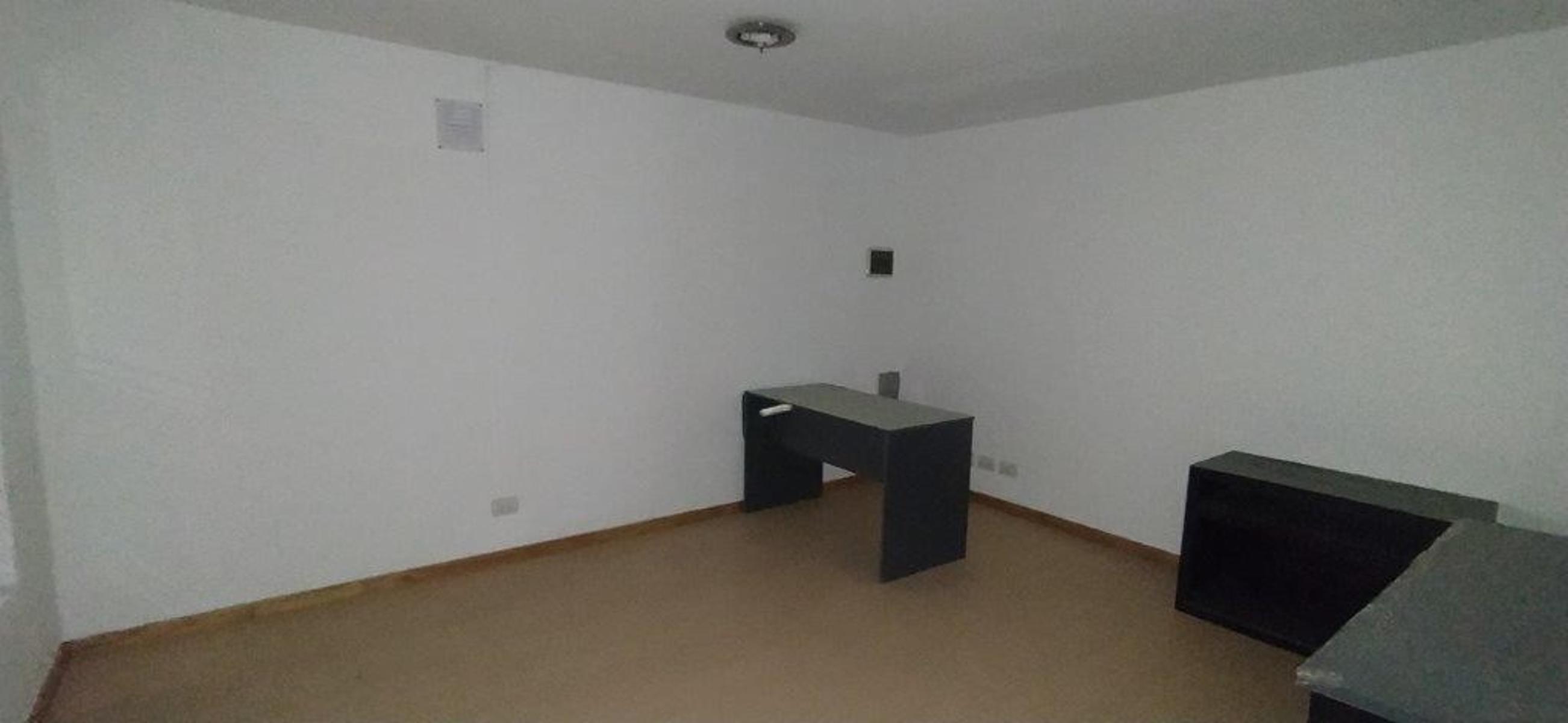 VENTA DE EXCELENTE GALPON INDUSTRIAL Y/O COMERCIAL - A METROS DE GARIBALDI - LOMAS DE ZAMORA - 300 M² CUBIERTOS - 10