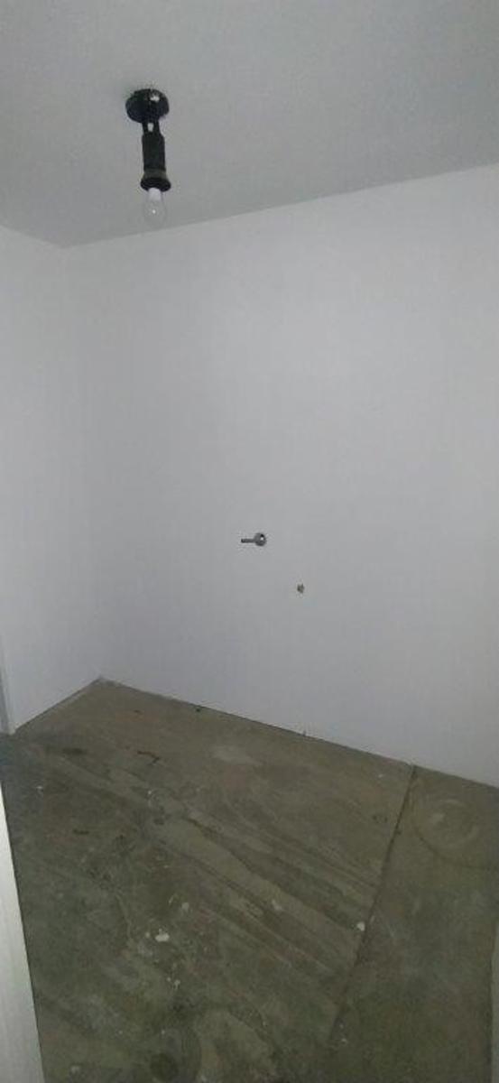 VENTA DE EXCELENTE GALPON INDUSTRIAL Y/O COMERCIAL - A METROS DE GARIBALDI - LOMAS DE ZAMORA - 300 M² CUBIERTOS - 12