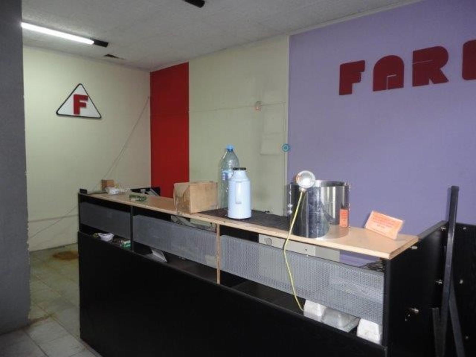 VENTA DE EXCELENTE GALPON INDUSTRIAL Y/O COMERCIAL - A METROS DE GARIBALDI - LOMAS DE ZAMORA - 300 M² CUBIERTOS - 13
