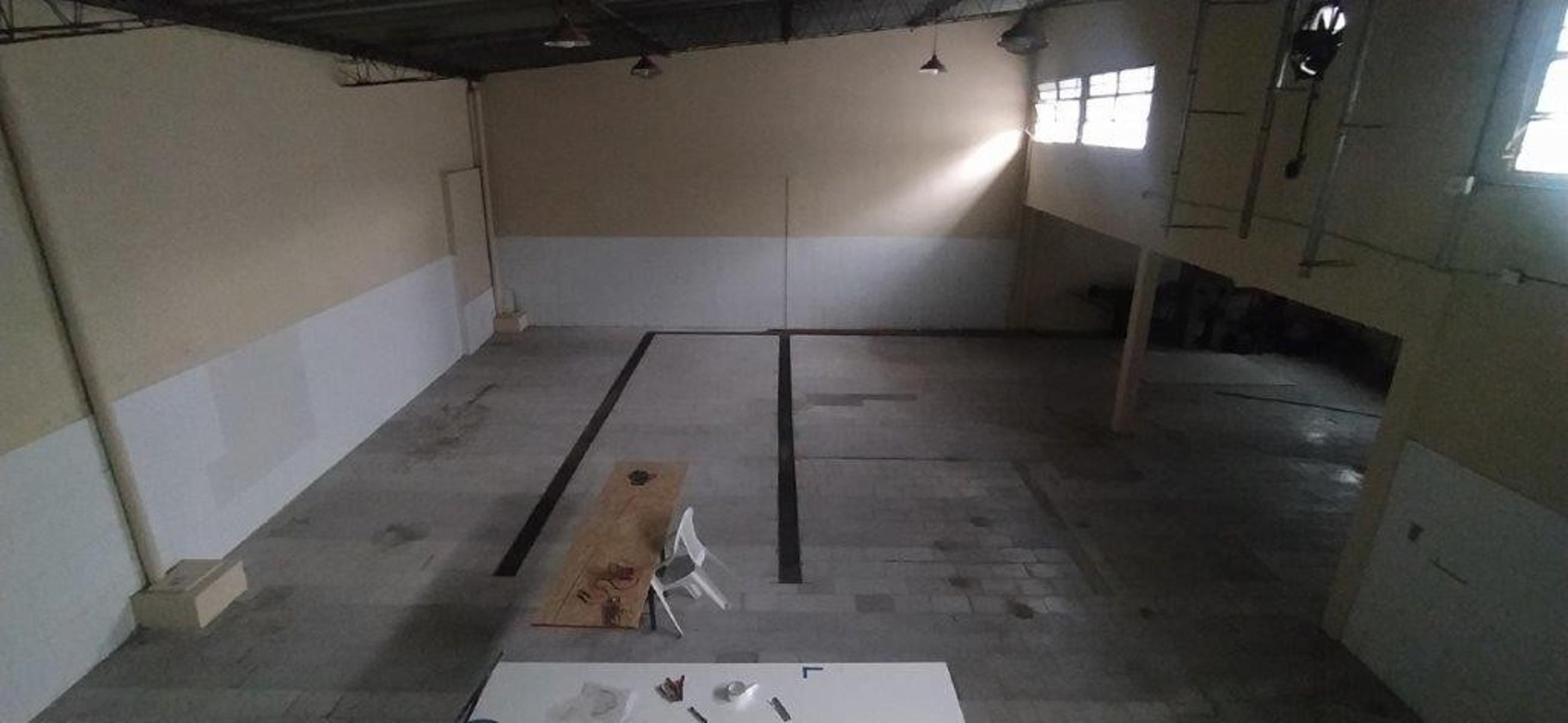 VENTA DE EXCELENTE GALPON INDUSTRIAL Y/O COMERCIAL - A METROS DE GARIBALDI - LOMAS DE ZAMORA - 300 M² CUBIERTOS - 15