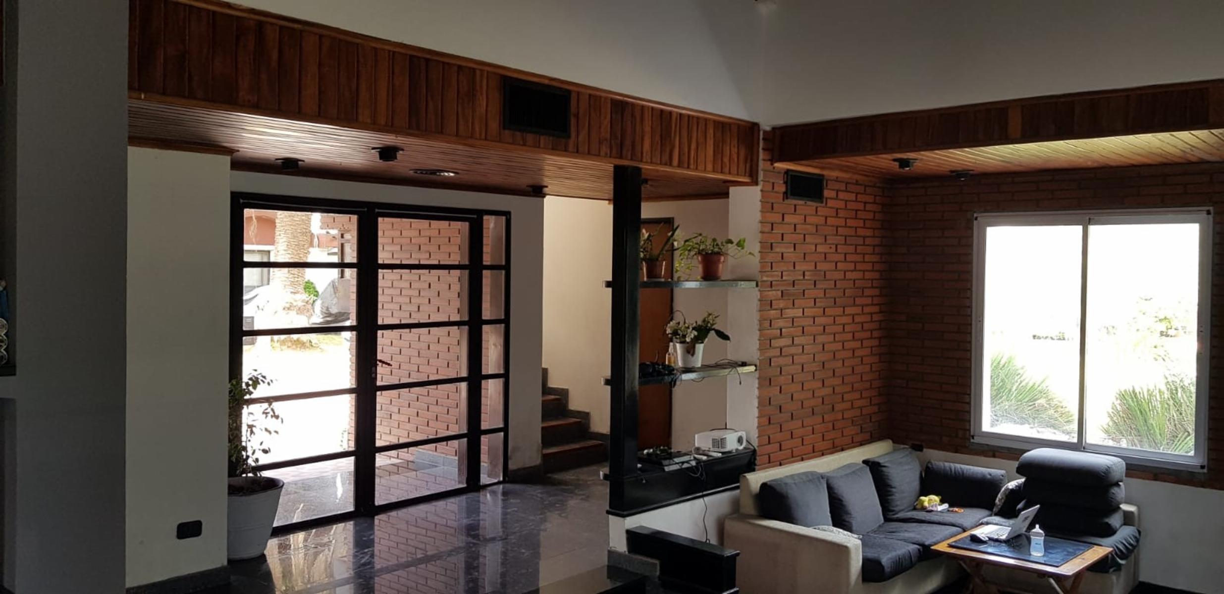 VENTA DE AMPLIO CHALET 5 AMBIENTES EN COUNTRY EL VENADO I - CANNING - LOTE DE 450 M² - 4