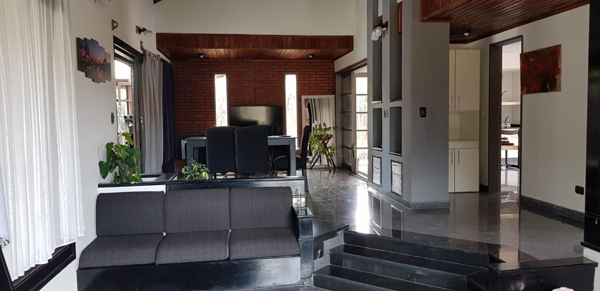 VENTA DE AMPLIO CHALET 5 AMBIENTES EN COUNTRY EL VENADO I - CANNING - LOTE DE 450 M² - 5