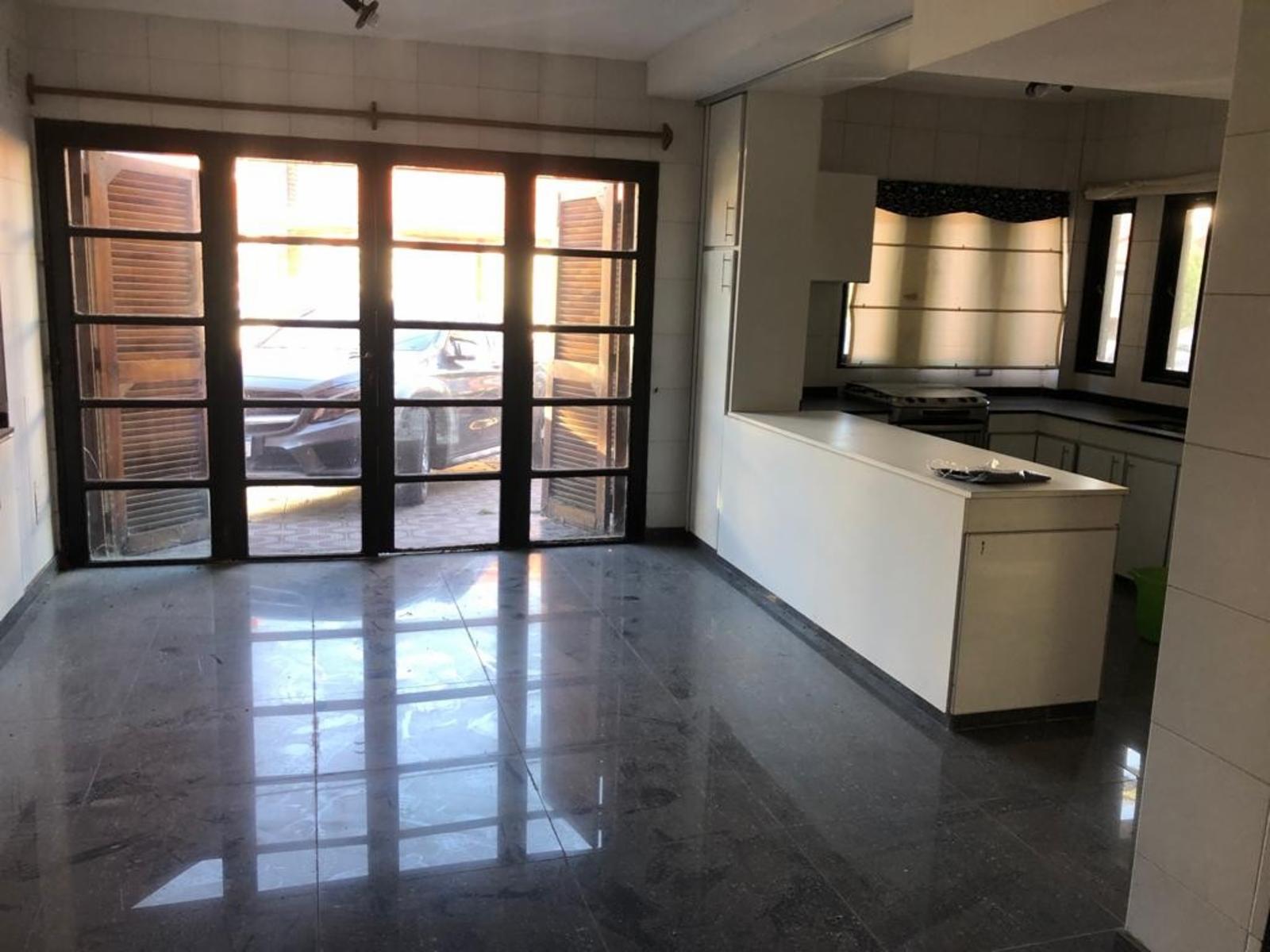 VENTA DE AMPLIO CHALET 5 AMBIENTES EN COUNTRY EL VENADO I - CANNING - LOTE DE 450 M² - 16