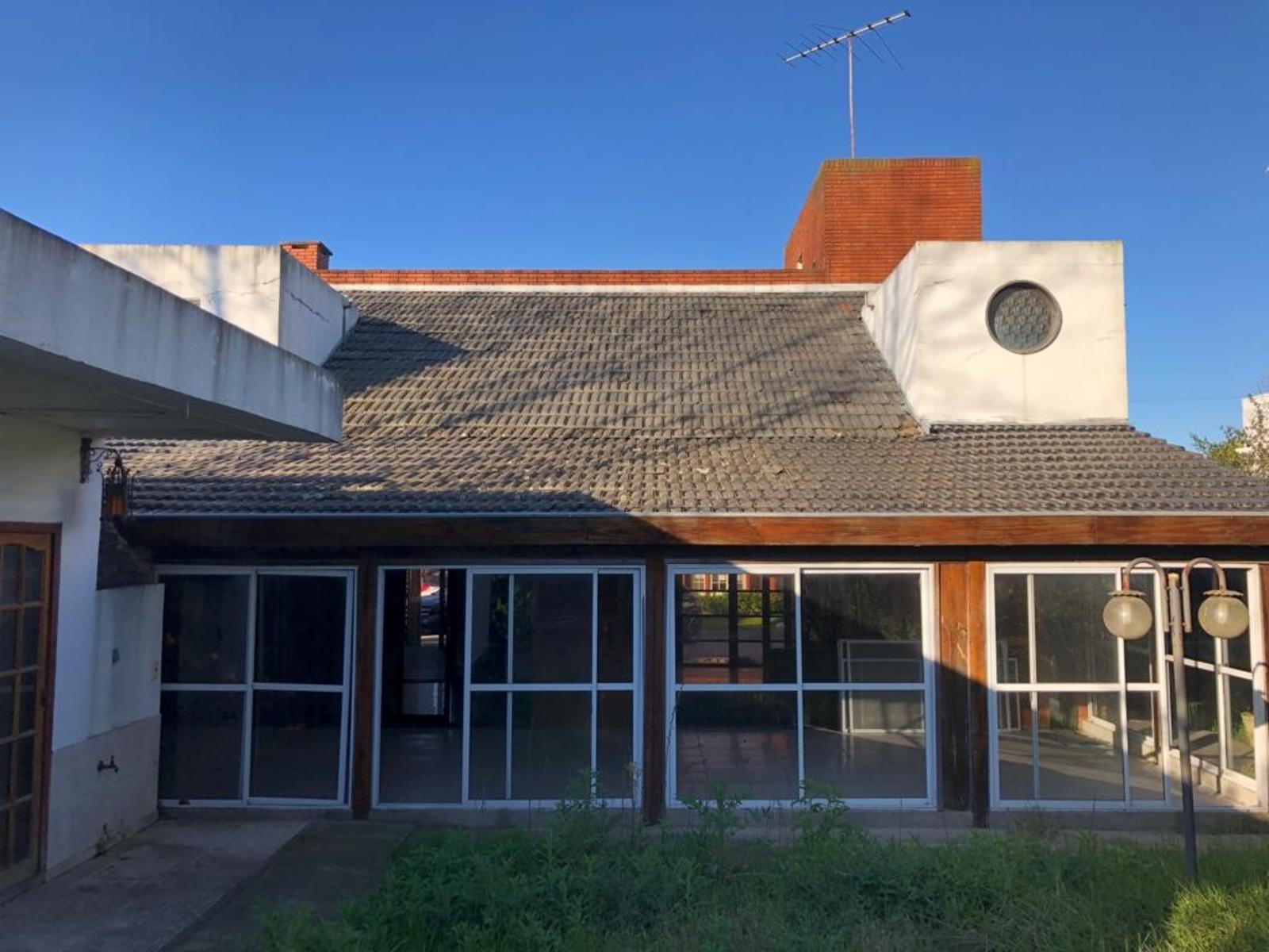 VENTA DE AMPLIO CHALET 5 AMBIENTES EN COUNTRY EL VENADO I - CANNING - LOTE DE 450 M² - 23