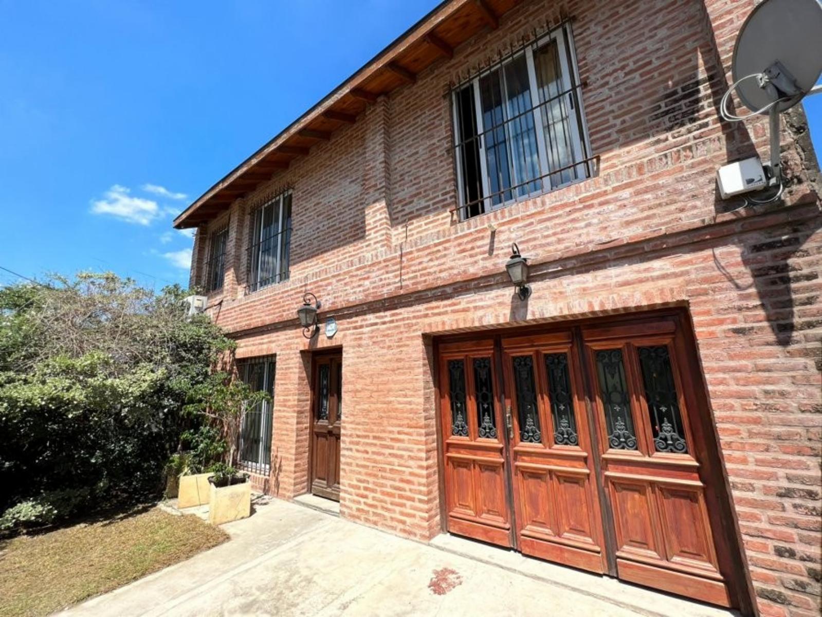 VENTA DE CHALET 3 AMBIENTES CON COCHERA Y PILETA - AMPLIO LOTE LIBRE - PILETA - MONTE GRANDE — foto 3