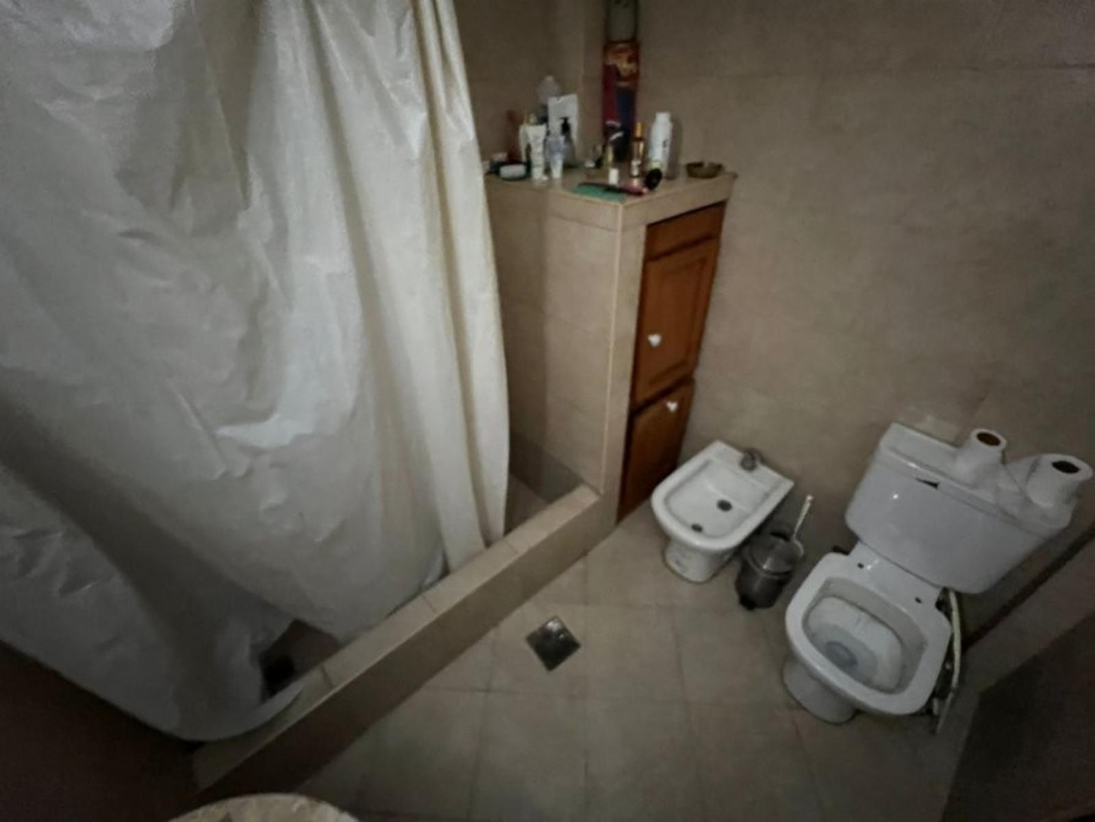 VENTA DE CHALET 3 AMBIENTES CON COCHERA Y PILETA - AMPLIO LOTE LIBRE - PILETA - MONTE GRANDE — foto 7