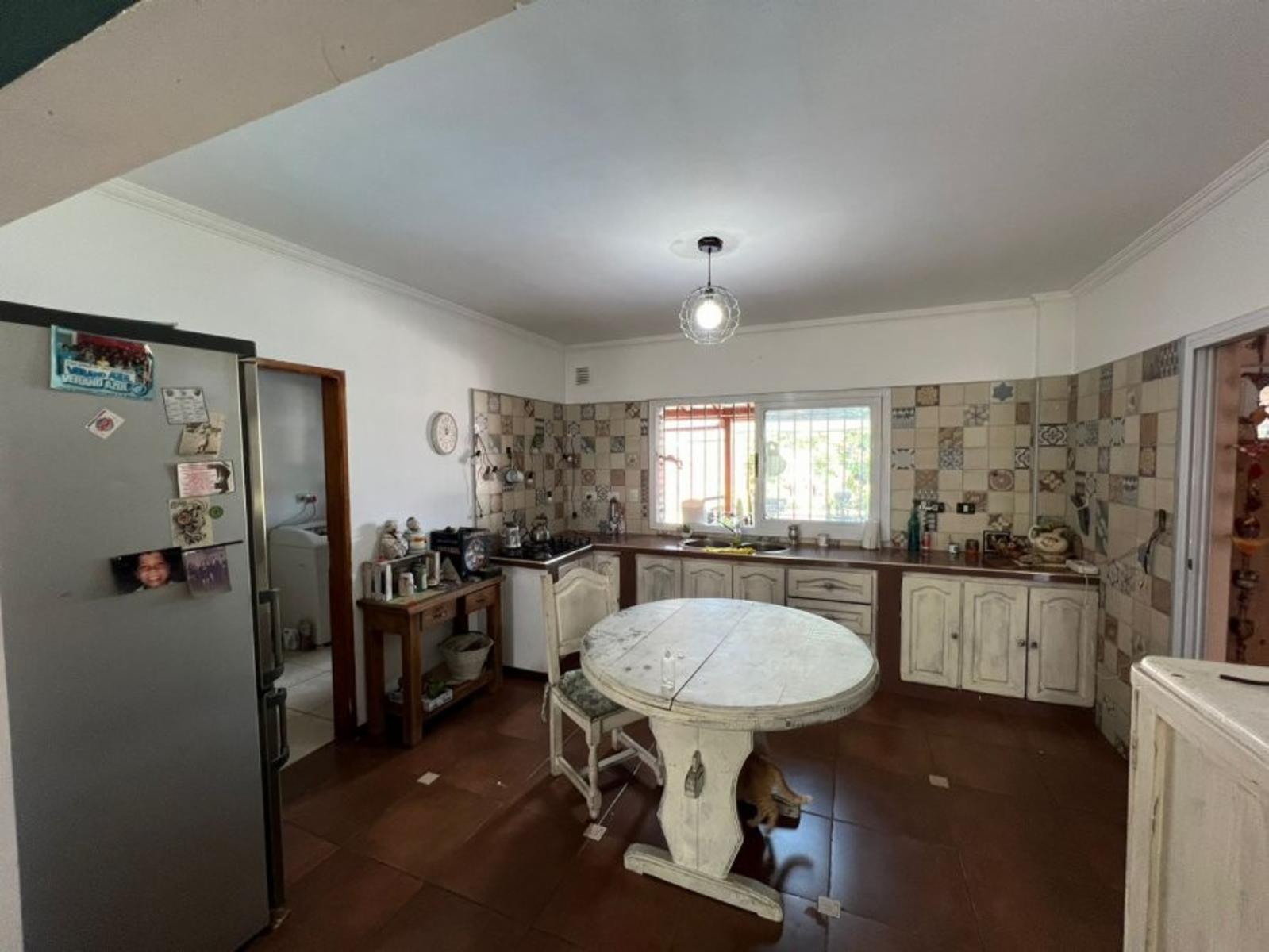 VENTA DE CHALET 3 AMBIENTES CON COCHERA Y PILETA - AMPLIO LOTE LIBRE - PILETA - MONTE GRANDE — foto 9