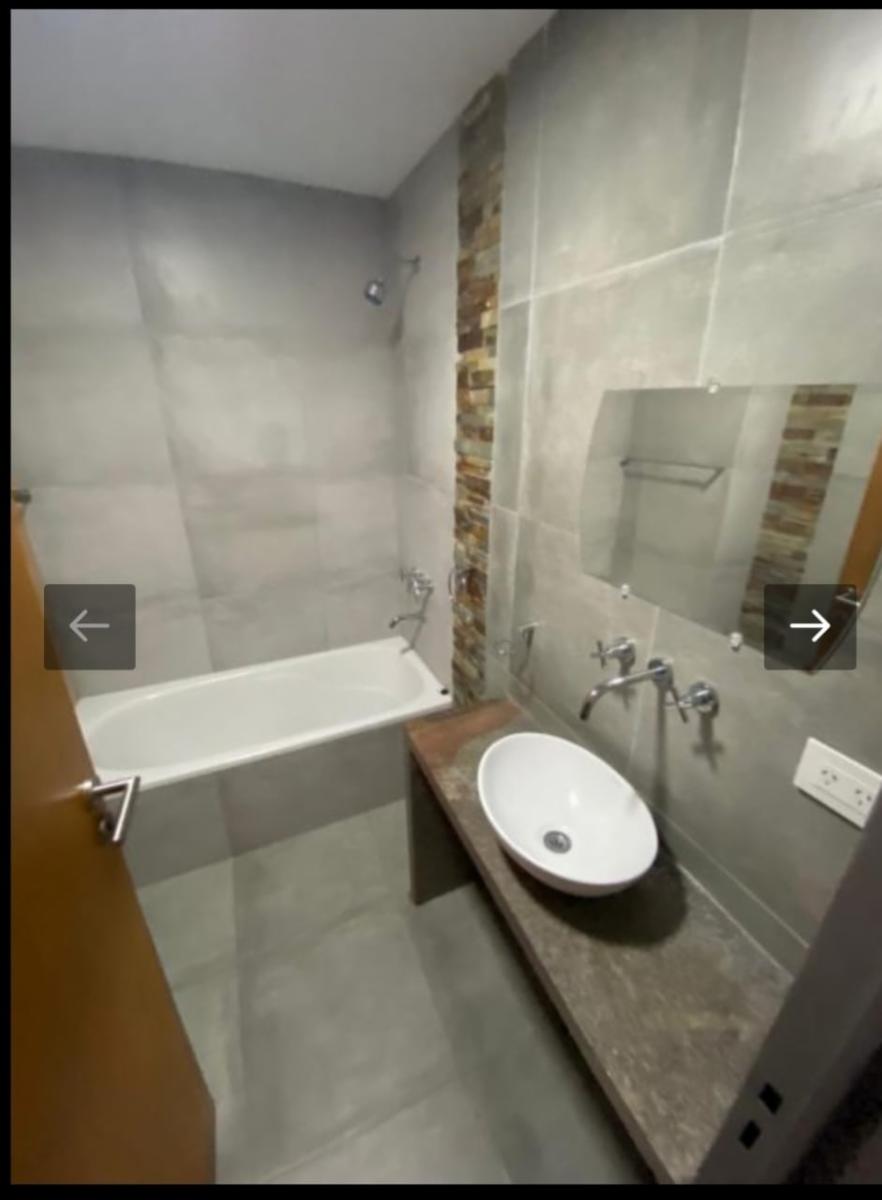 VENTA DE IMPECABLE MONOAMBIENTE CON COCHERA - INMEJORABLE UBICACIÓN. MONTE GRANDE PLENO CENTRO — foto 2