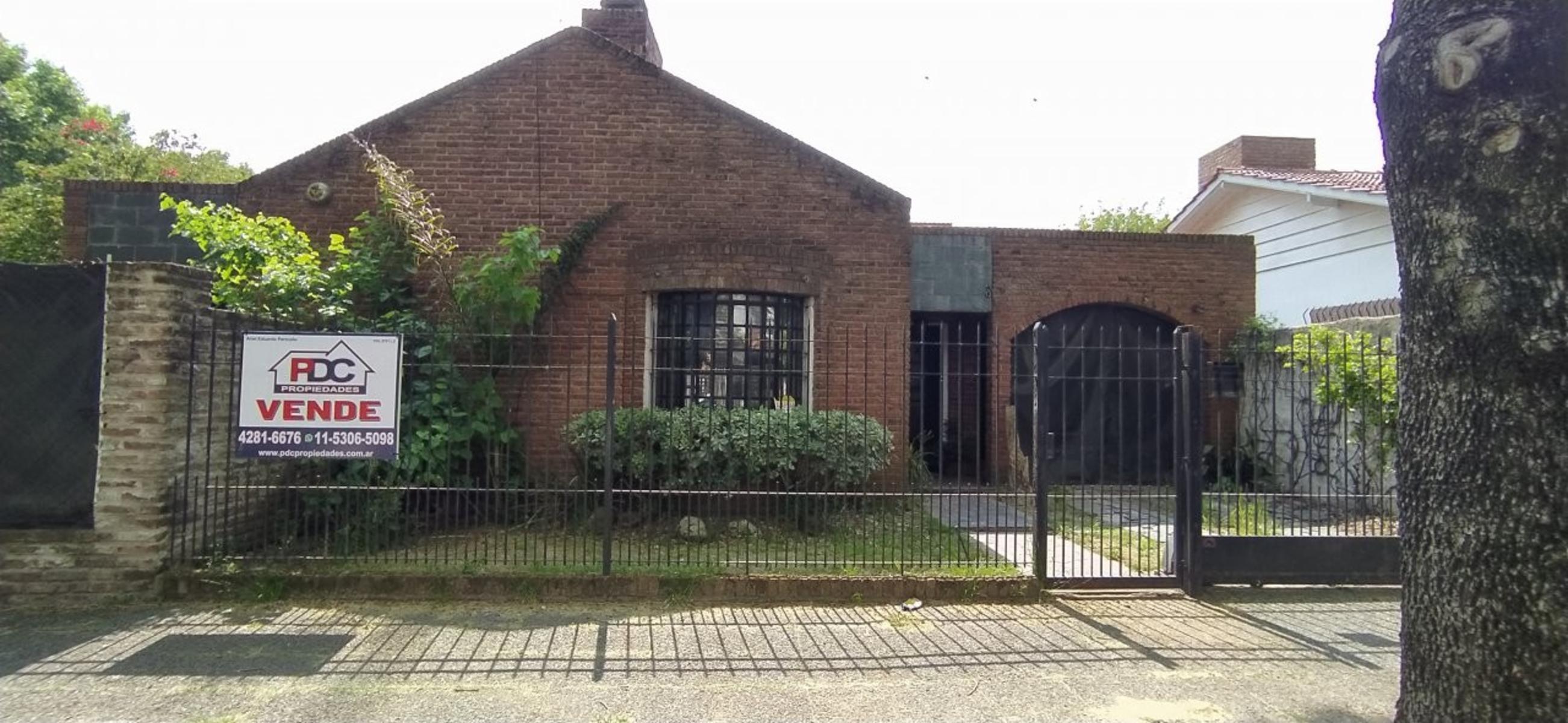 VENTA DE CHALET DE MÁS DE 5 AMBIENTES, UBICADO EN PLENO CENTRO DE MONTE GRANDE — foto 2