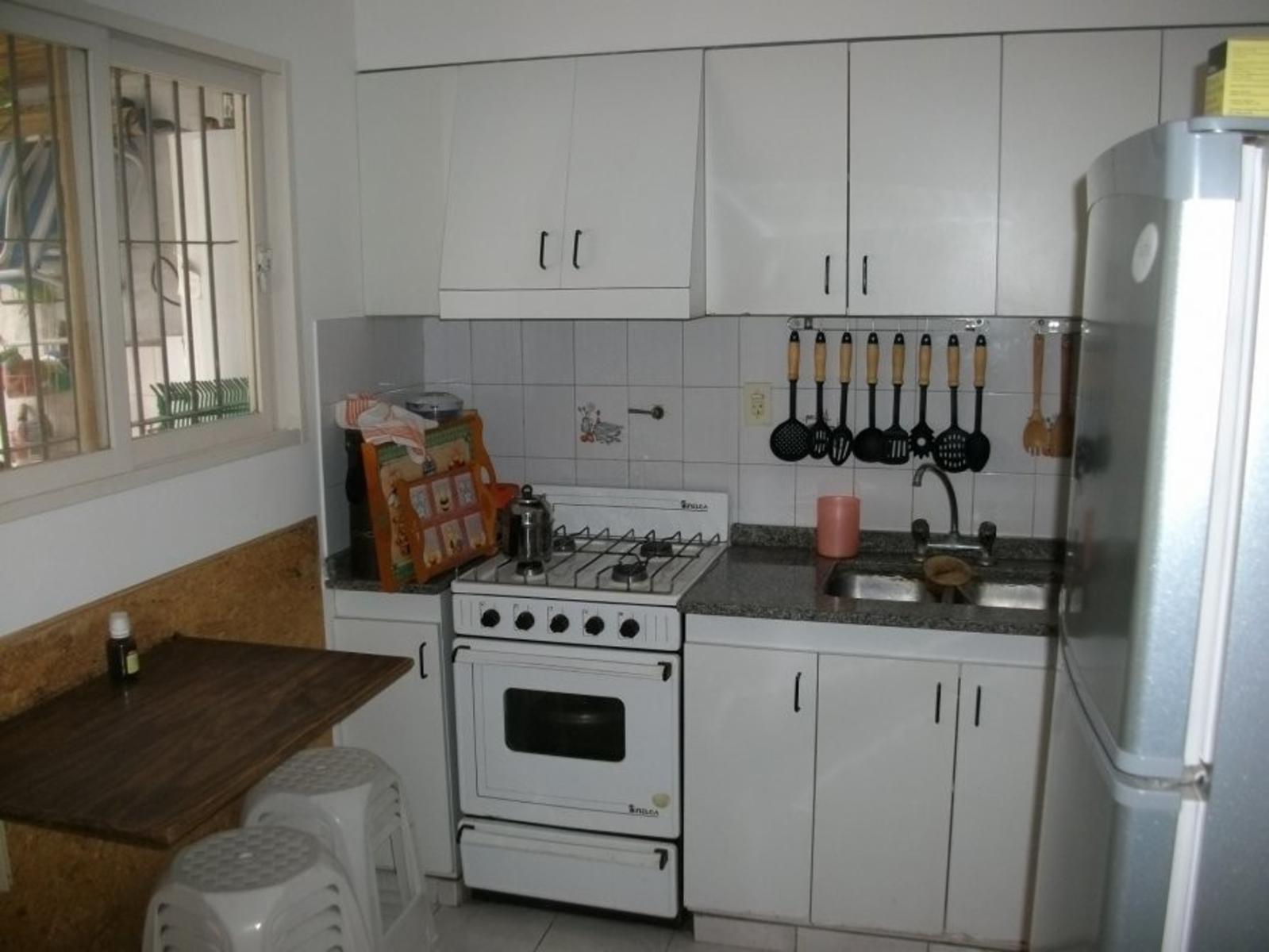 DEPARTAMENTO 3 AMBIENTES EN PH - PLANTA BAJA - ESTACIONAMIENTO - APTO A CRÉDITO - LUIS GUILLÓN — foto 5