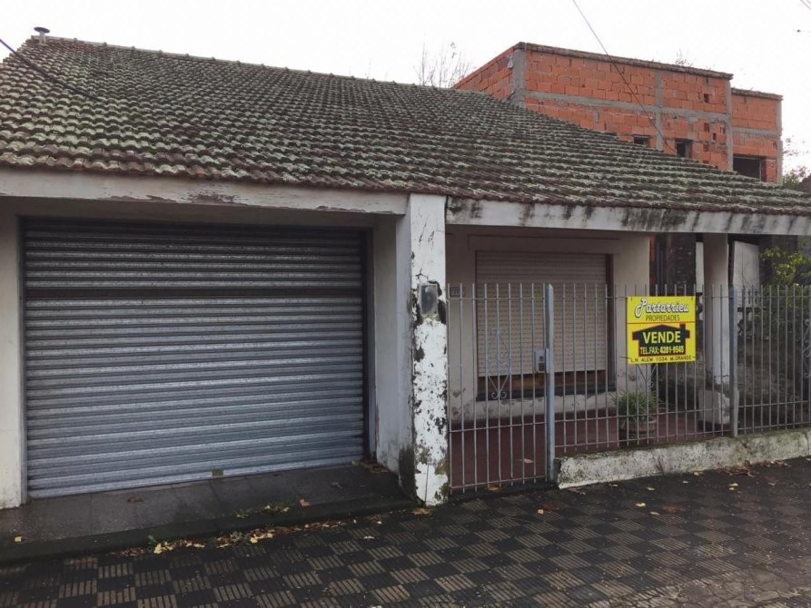 VENTA DE CASA 4 AMBIENTES UBICADA EN PLENO CENTRO DE MONTE GRANDE - APTA A CRÉDITO — foto 2