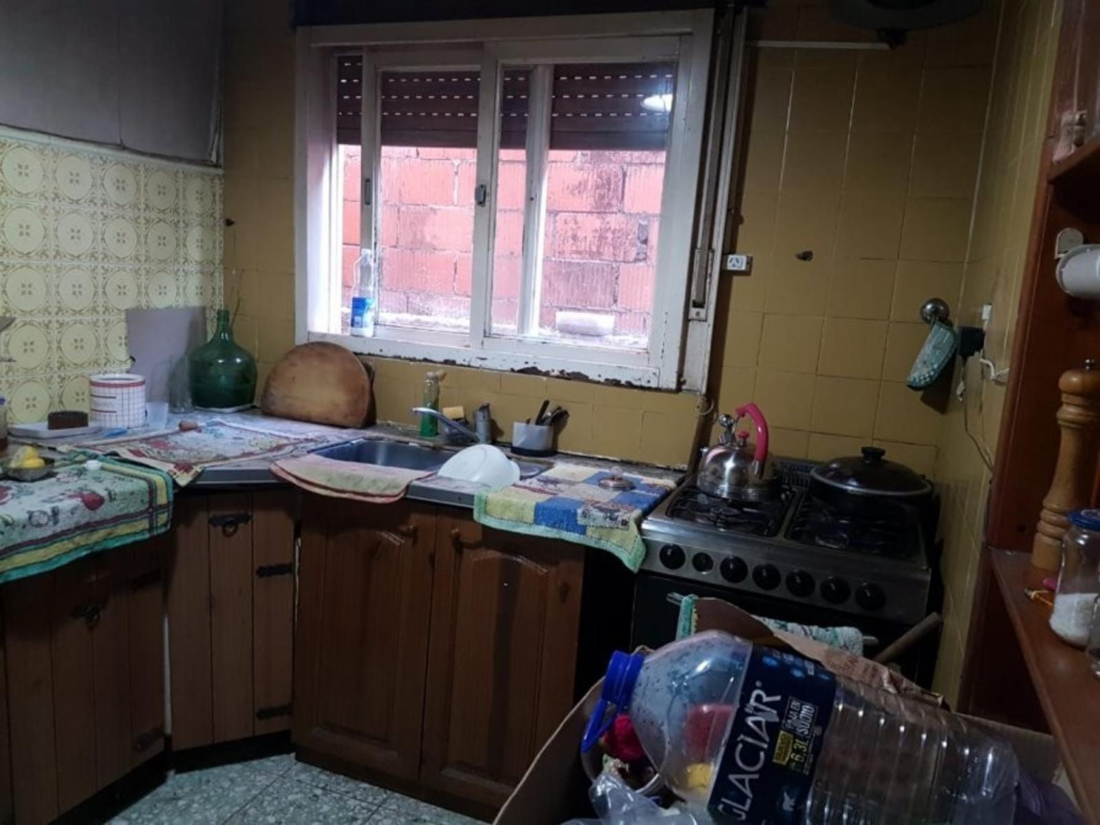 VENTA DE CASA 4 AMBIENTES UBICADA EN PLENO CENTRO DE MONTE GRANDE - APTA A CRÉDITO — foto 3