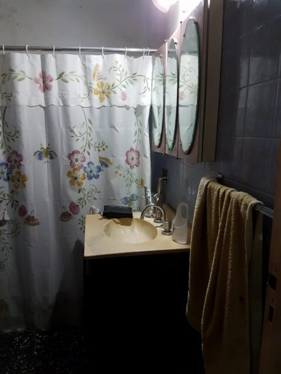 VENTA DE CASA 4 AMBIENTES UBICADA EN PLENO CENTRO DE MONTE GRANDE - APTA A CRÉDITO — foto 5