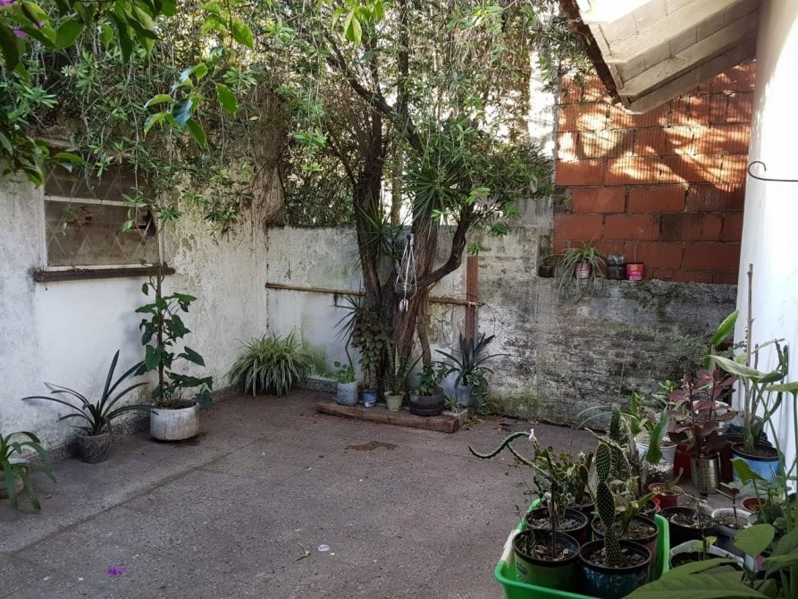 VENTA DE CASA 4 AMBIENTES UBICADA EN PLENO CENTRO DE MONTE GRANDE - APTA A CRÉDITO — foto 9