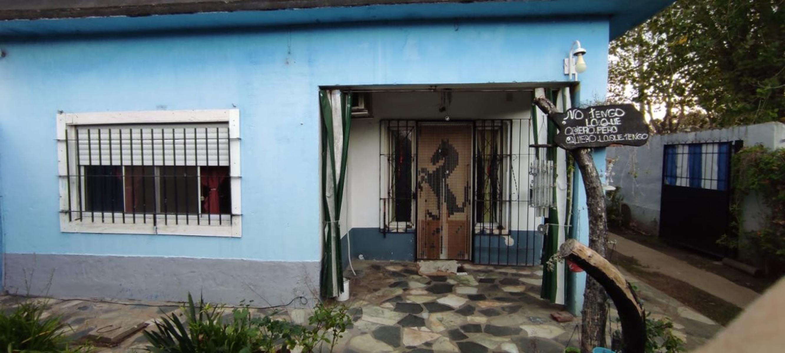 VENTA DE CASA 3 AMBIENTES EN MONTE GRANDE - CON COCHERA