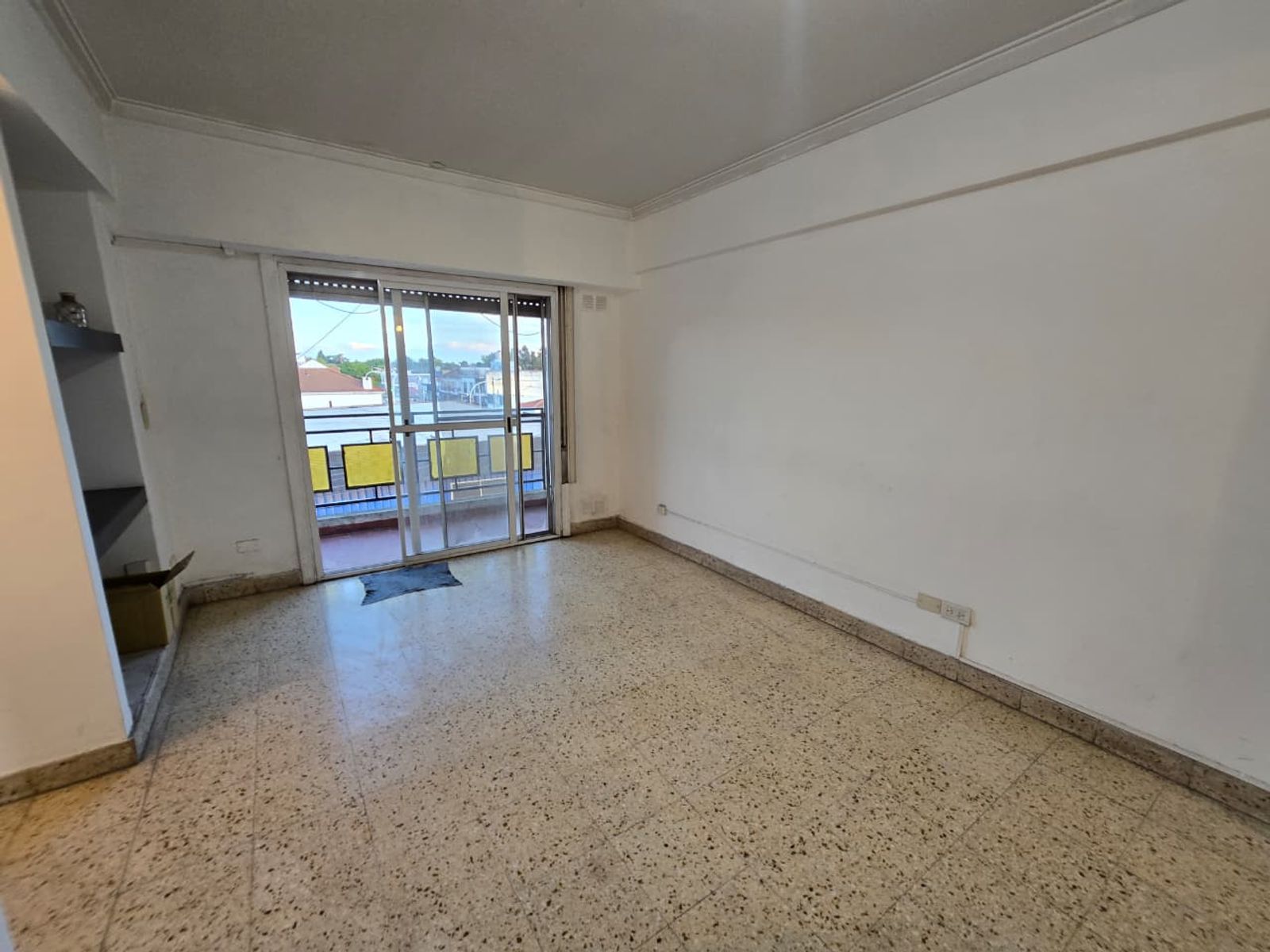 ALQUILER DE DEPARTAMENTO 3 AMBIENTES CON COCHERA - SOBRE AV. ALEM - MONTE GRANDE - 5