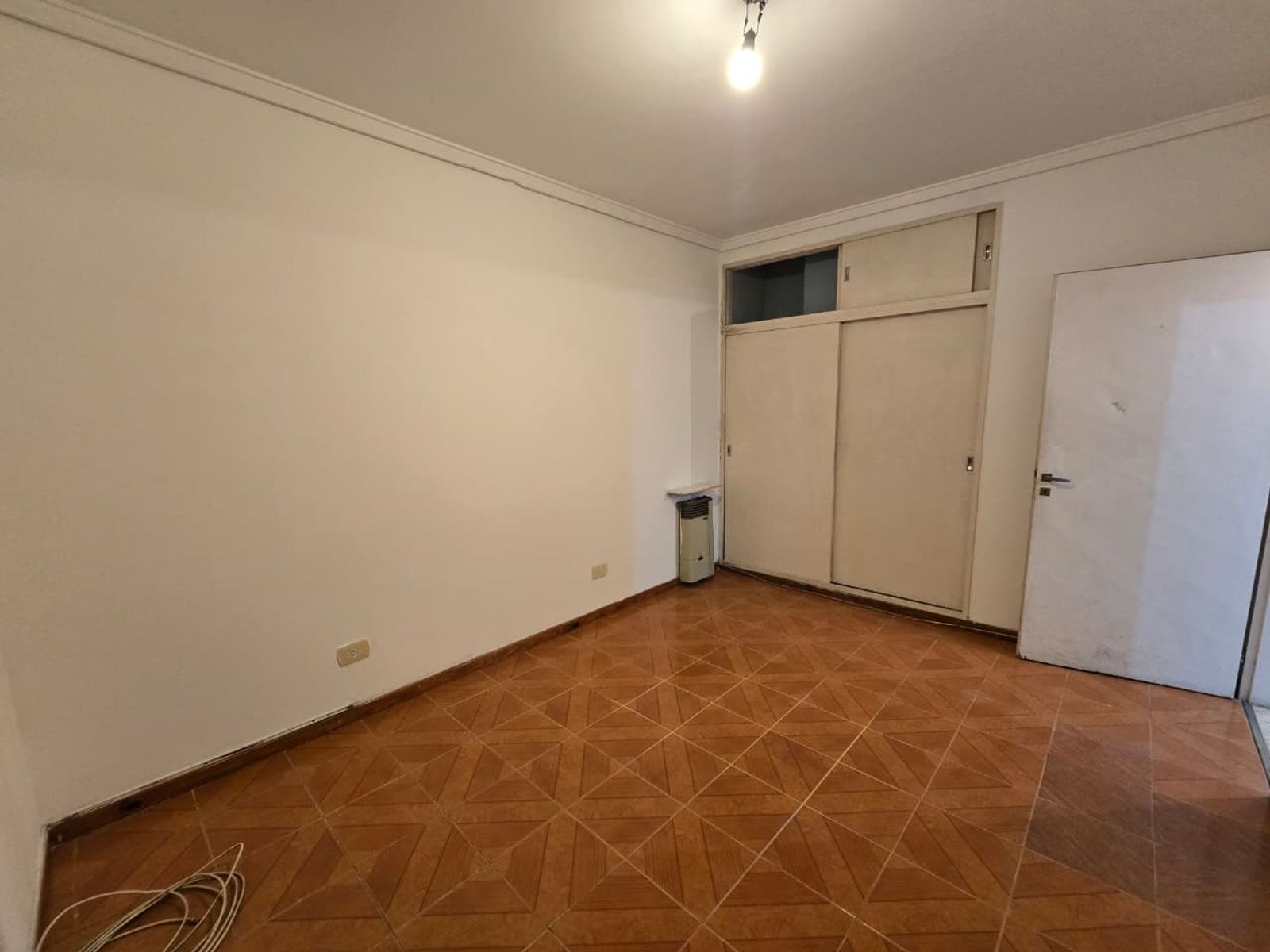 ALQUILER DE DEPARTAMENTO 3 AMBIENTES CON COCHERA - SOBRE AV. ALEM - MONTE GRANDE - 7