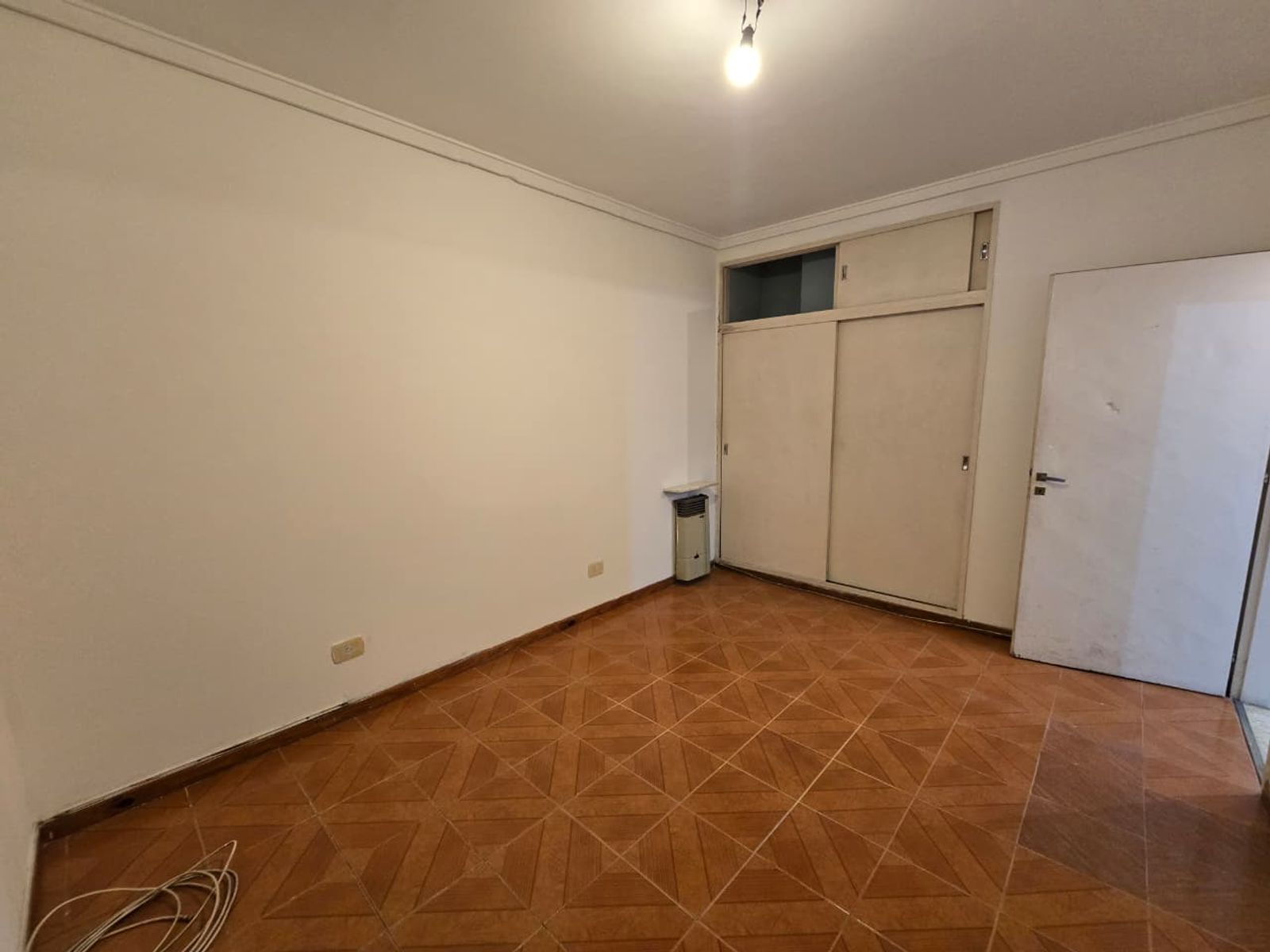 ALQUILER DE DEPARTAMENTO 3 AMBIENTES CON COCHERA - SOBRE AV. ALEM - MONTE GRANDE - 8