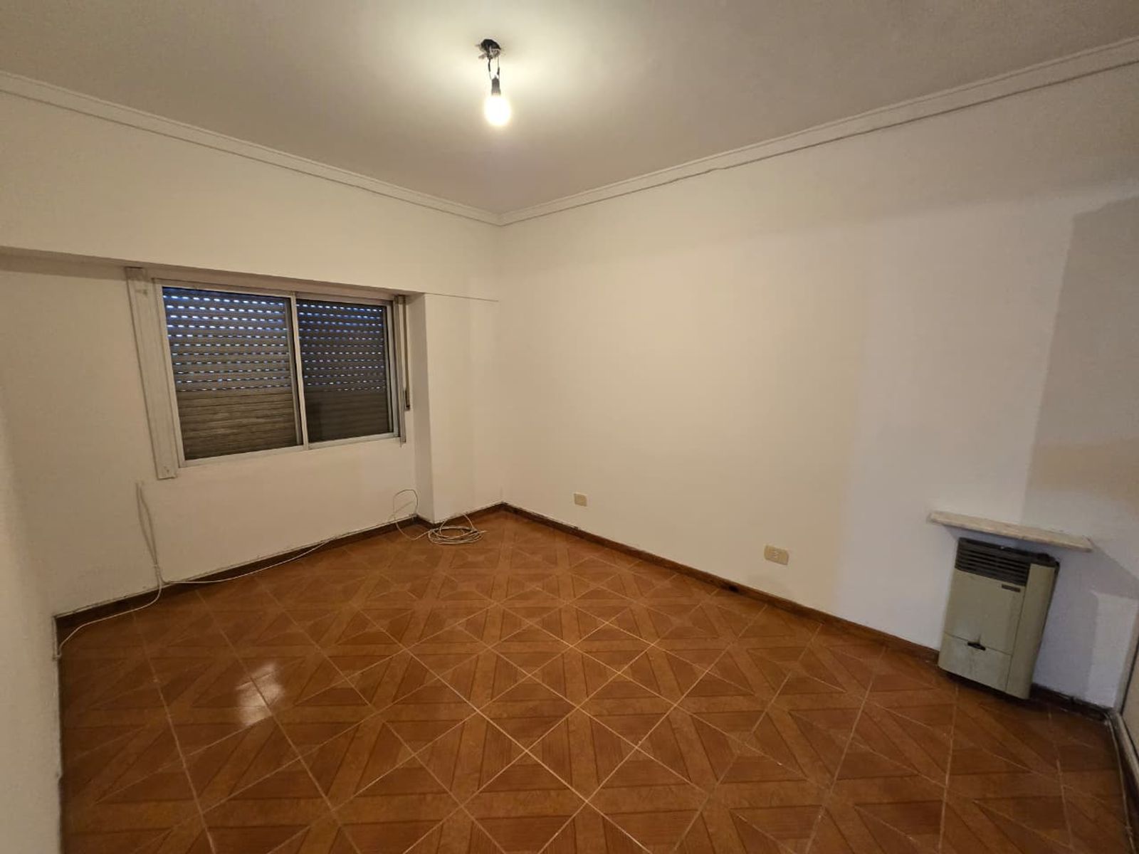 ALQUILER DE DEPARTAMENTO 3 AMBIENTES CON COCHERA - SOBRE AV. ALEM - MONTE GRANDE - 9