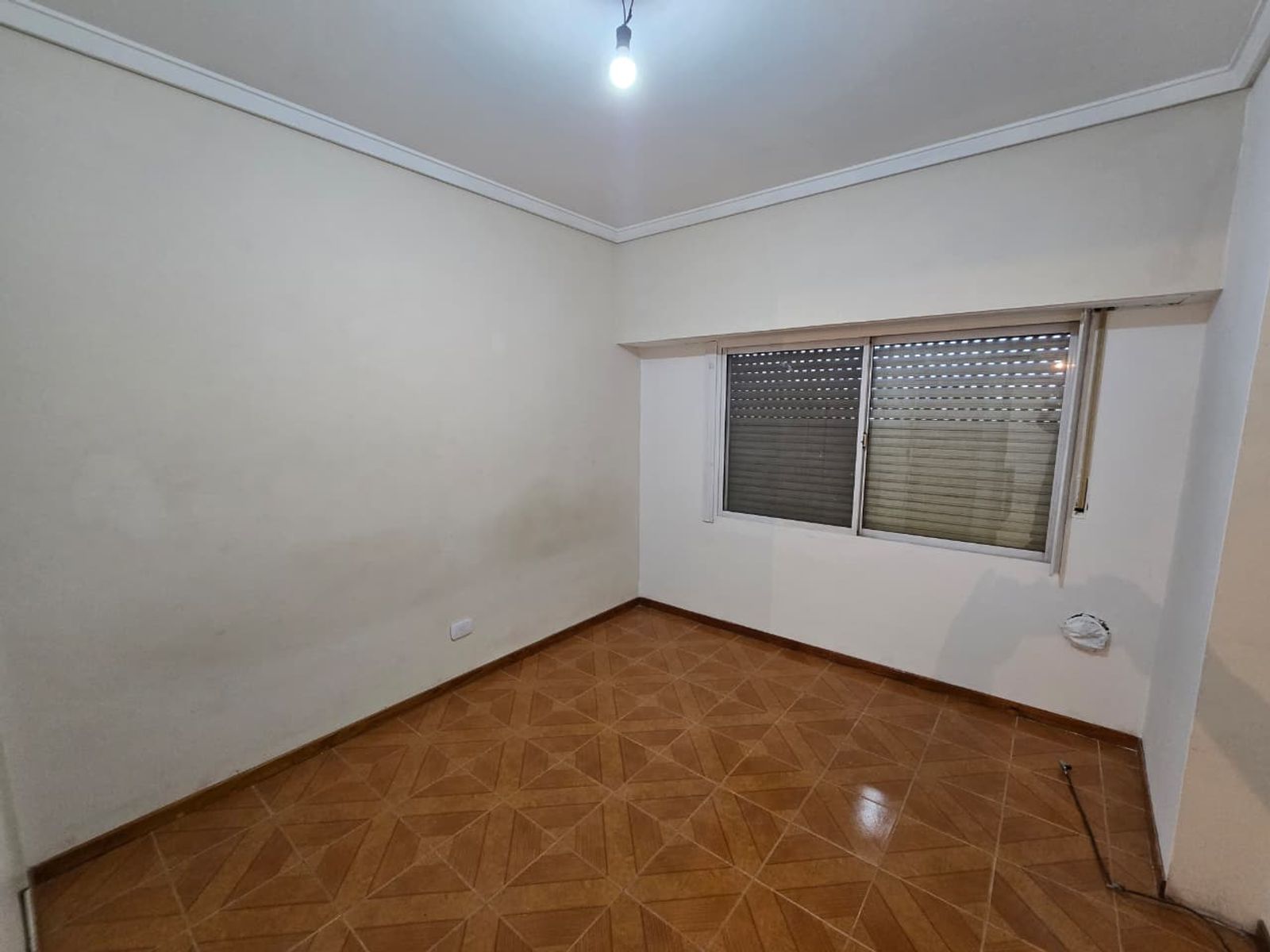 ALQUILER DE DEPARTAMENTO 3 AMBIENTES CON COCHERA - SOBRE AV. ALEM - MONTE GRANDE - 10