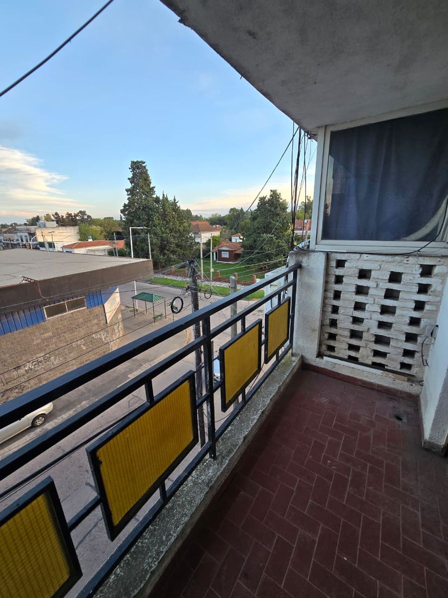 ALQUILER DE DEPARTAMENTO 3 AMBIENTES CON COCHERA - SOBRE AV. ALEM - MONTE GRANDE - 12