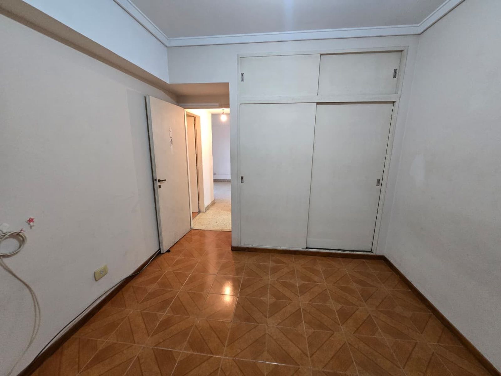 ALQUILER DE DEPARTAMENTO 3 AMBIENTES CON COCHERA - SOBRE AV. ALEM - MONTE GRANDE - 13