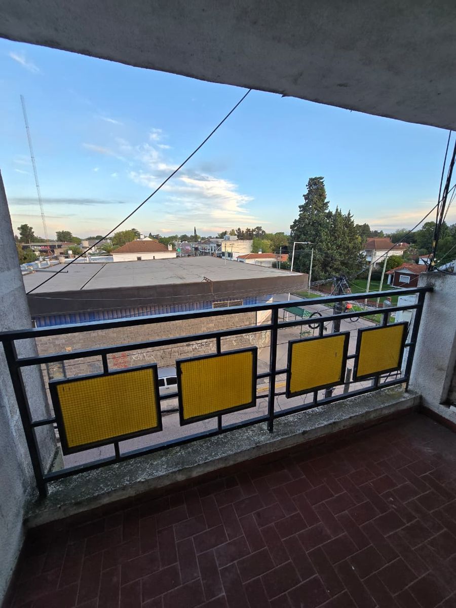 ALQUILER DE DEPARTAMENTO 3 AMBIENTES CON COCHERA - SOBRE AV. ALEM - MONTE GRANDE - 14