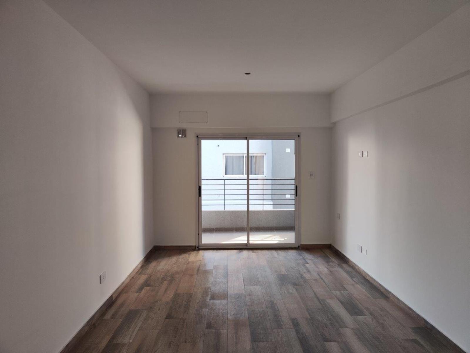VENTA DE DEPARTAMENTO 2 AMBIENTES EN PLENO CENTRO DE MONTE GRANDE - CON COCHERA — foto 2