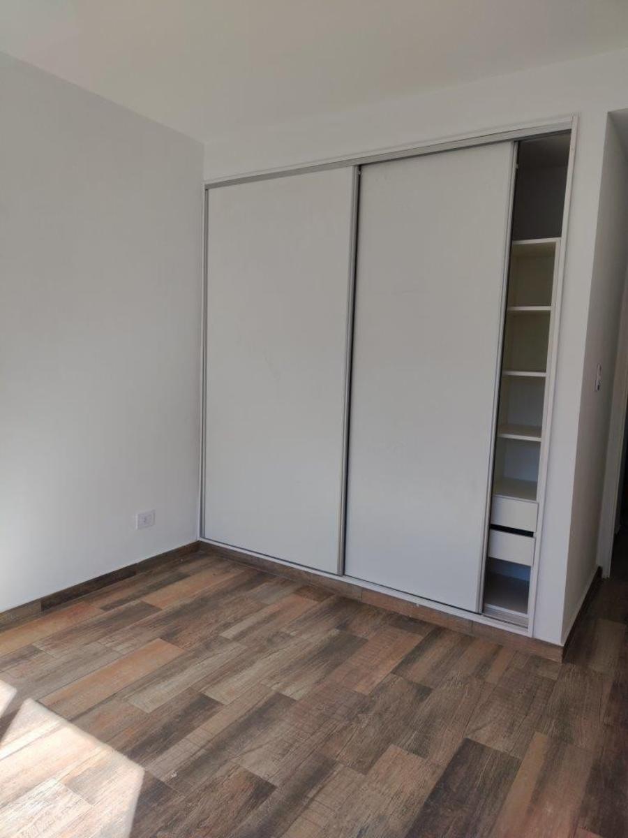 VENTA DE DEPARTAMENTO 2 AMBIENTES EN PLENO CENTRO DE MONTE GRANDE - CON COCHERA — foto 7