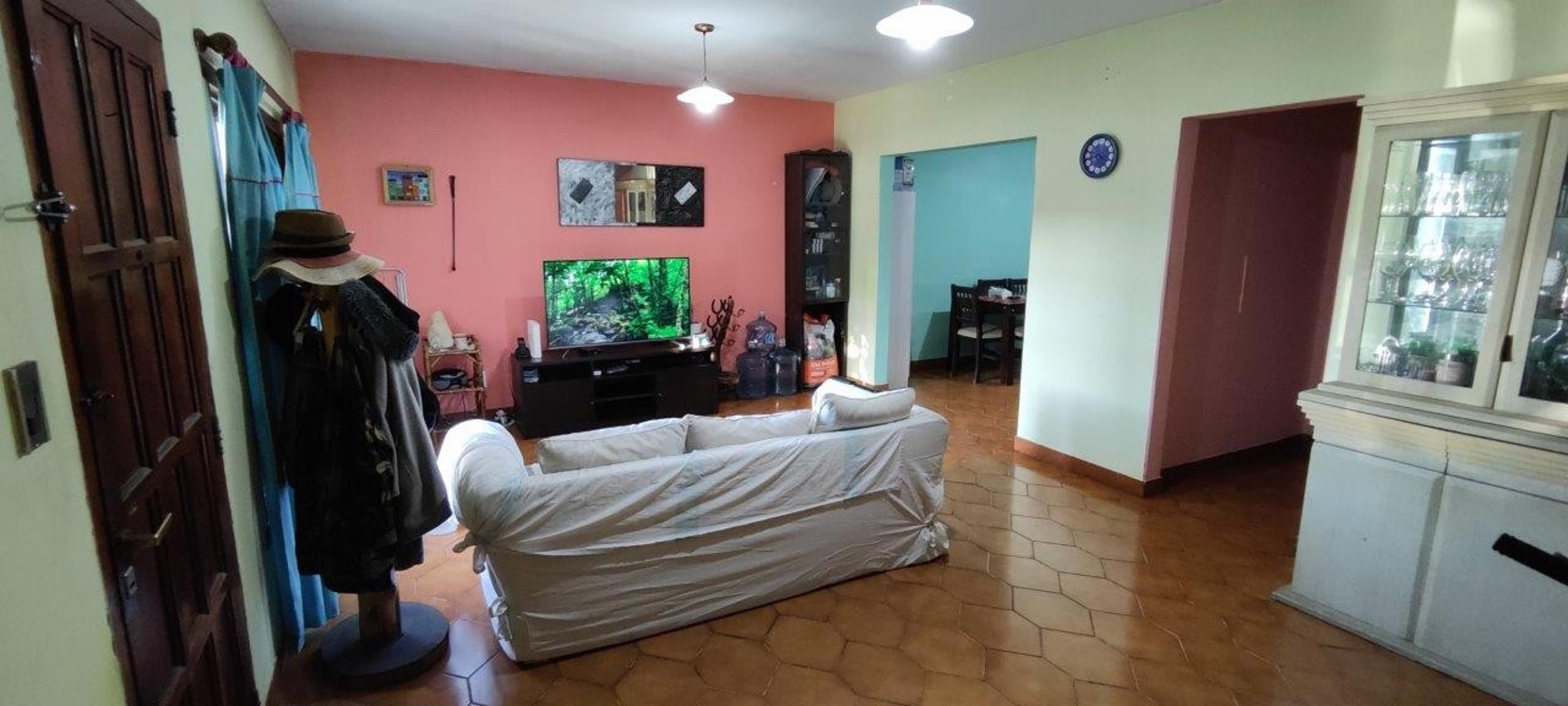 VENTA DE CHALET DE 6 AMBIENTES EN MONTE GRANDE - LOTE DE 600 M² - COCHERA PASANTE - GALERÍA — foto 4